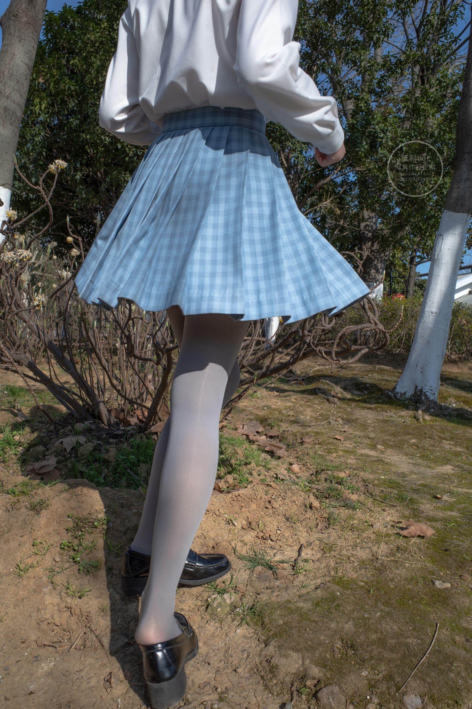 森萝财团写真 有料 NO.030 小香 户外公园里的JK制服灰丝美腿 [100P]插图7