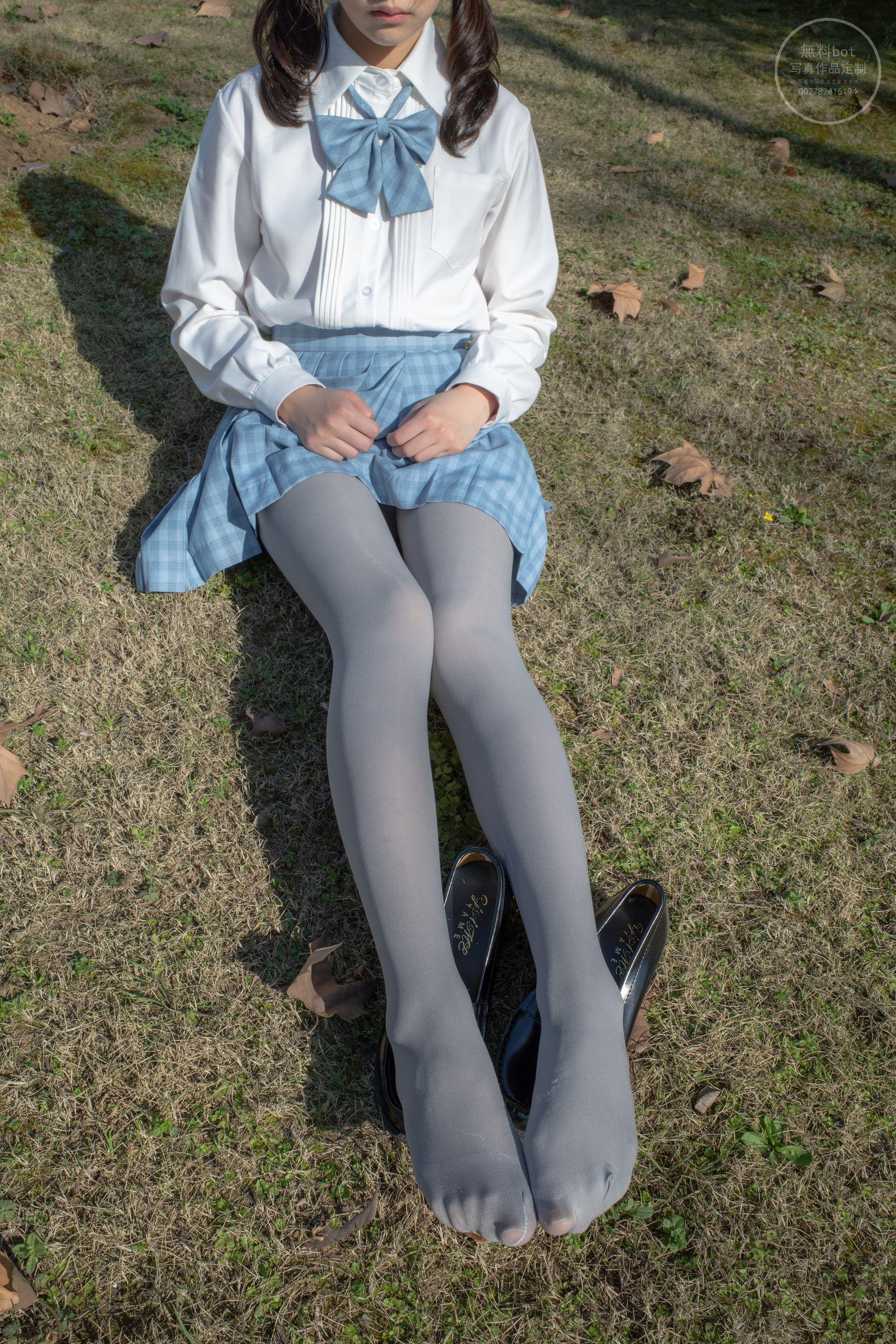 森萝财团写真 有料 NO.030 小香 户外公园里的JK制服灰丝美腿 [100P]插图5