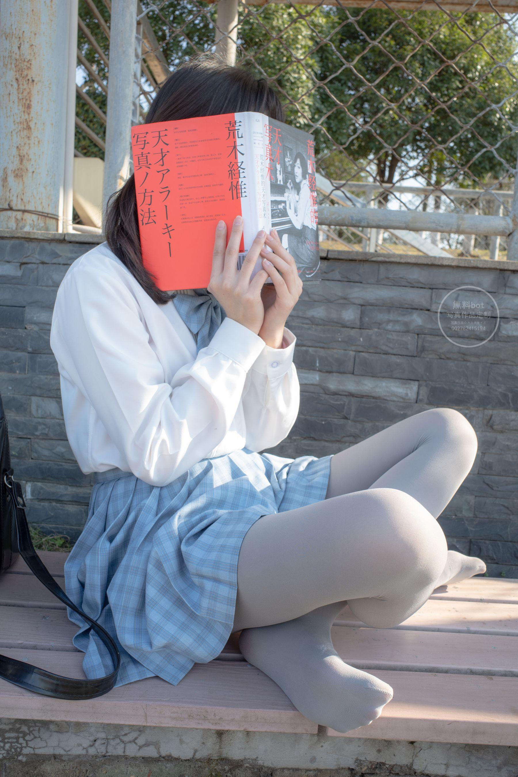 森萝财团写真 有料 NO.030 小香 户外公园里的JK制服灰丝美腿 [100P]插图