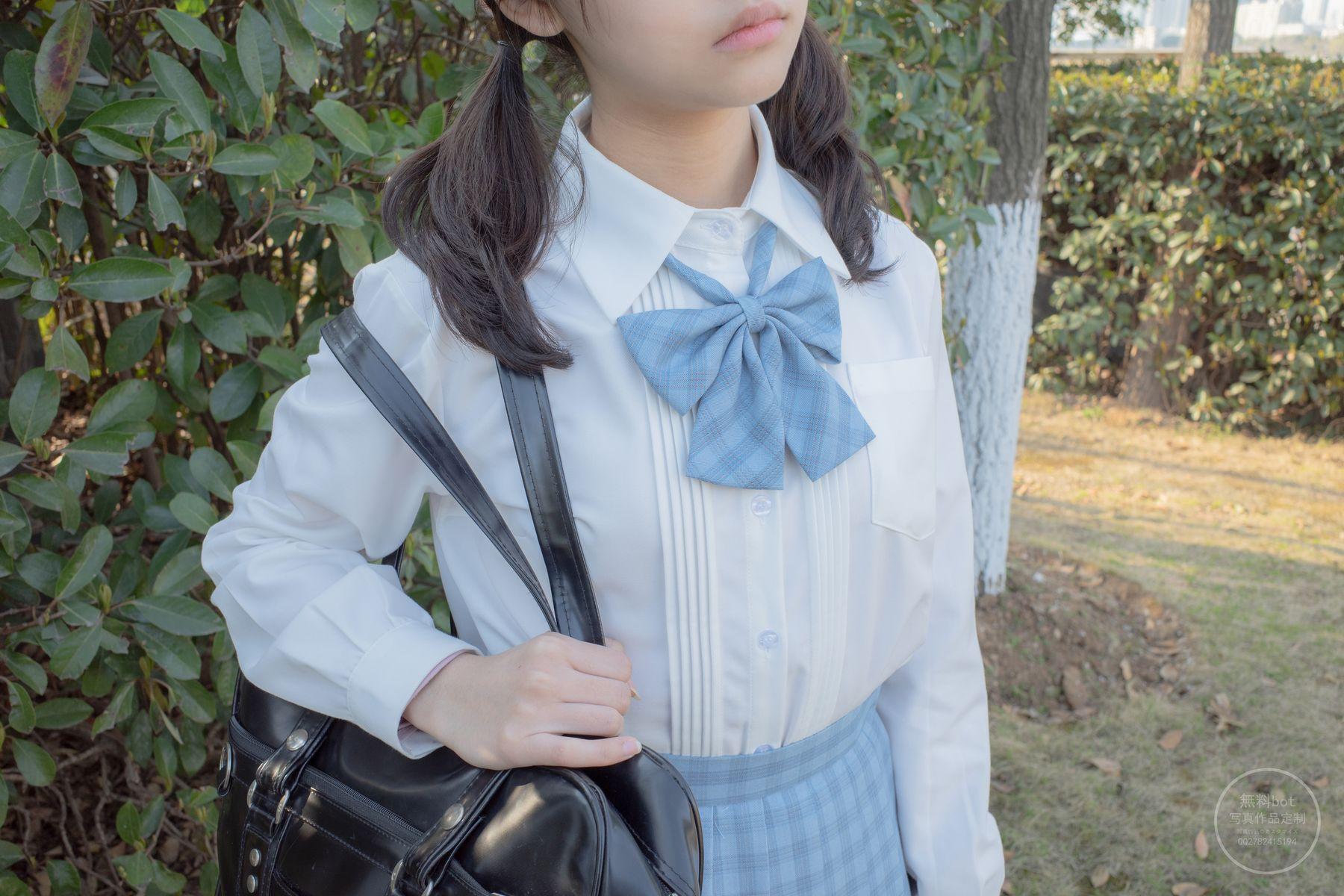 森萝财团写真 有料 NO.030 小香 户外公园里的JK制服灰丝美腿 [100P]插图8
