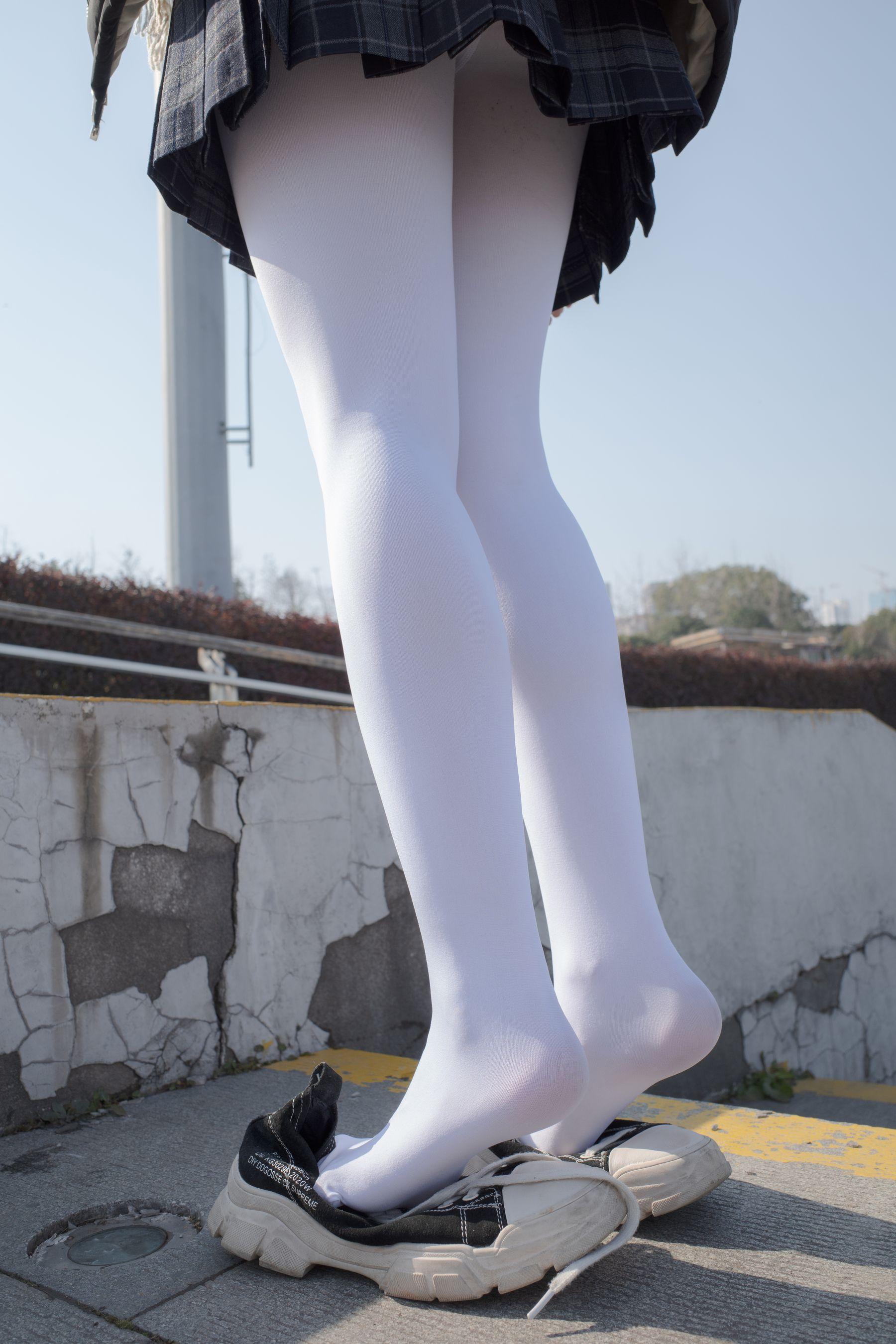 森萝财团写真 有料 NO.022 小茵 户外公园帆布鞋白丝 [84P]插图6