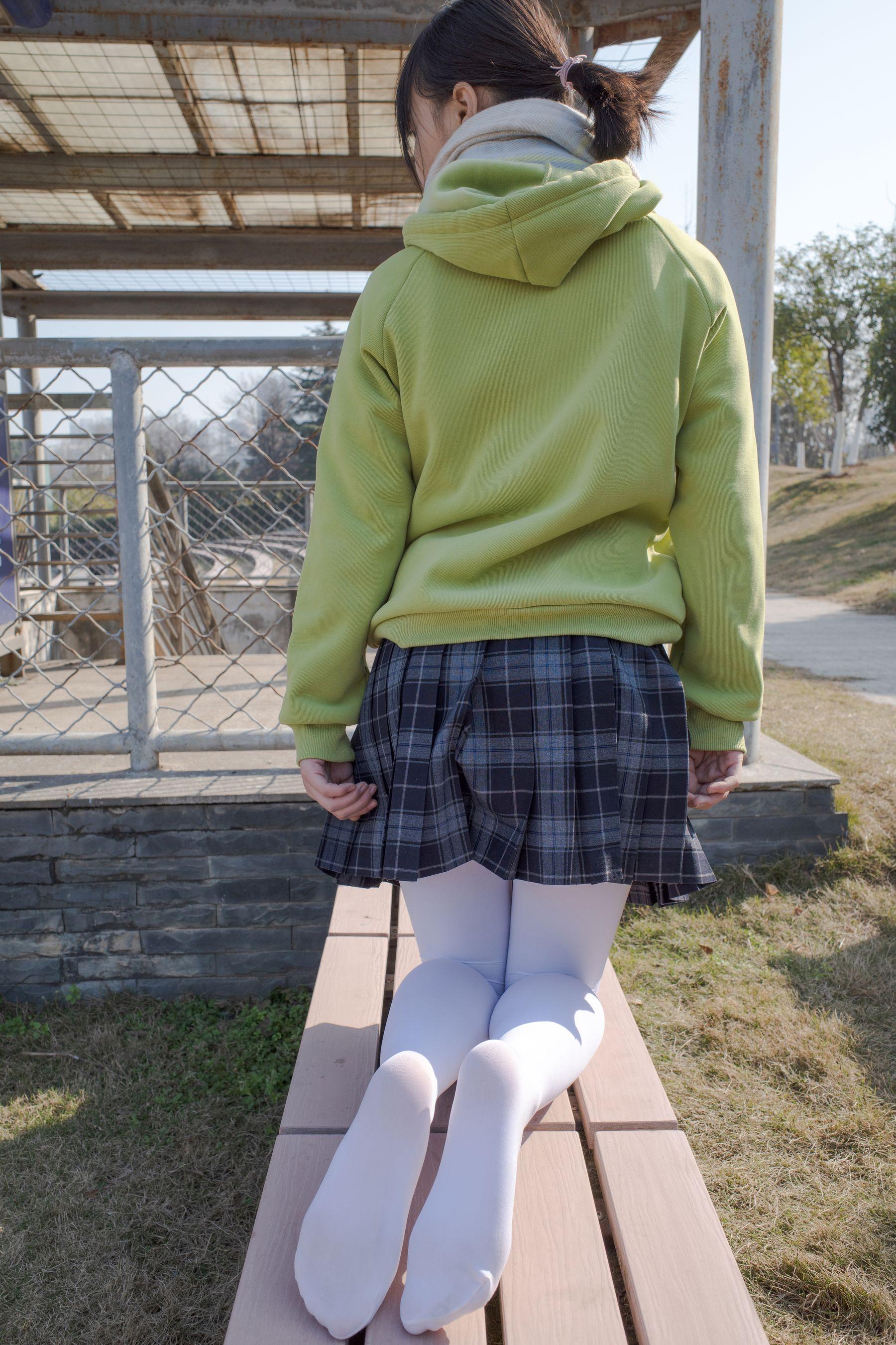 森萝财团写真 有料 NO.022 小茵 户外公园帆布鞋白丝 [84P]插图7