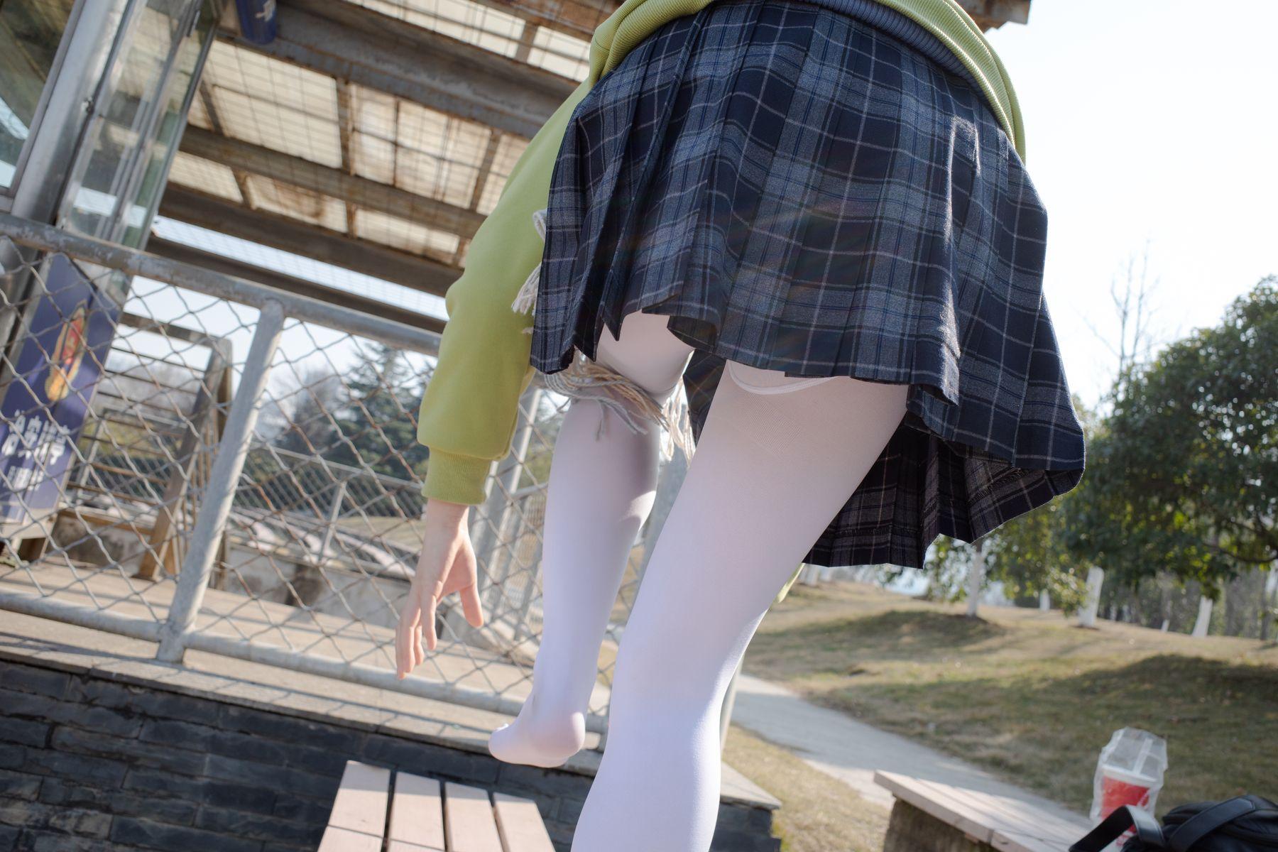 森萝财团写真 有料 NO.022 小茵 户外公园帆布鞋白丝 [84P]插图6