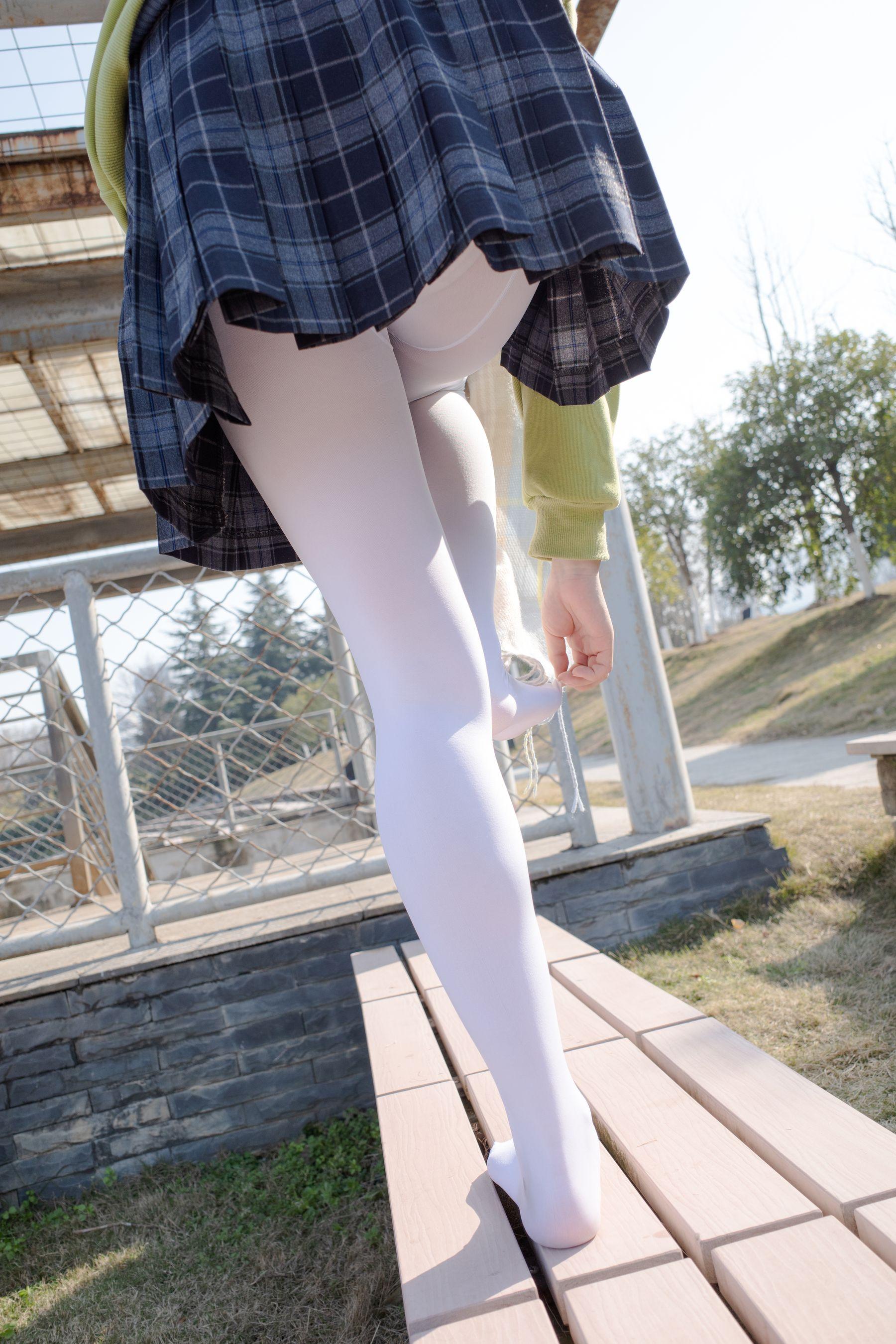 森萝财团写真 有料 NO.022 小茵 户外公园帆布鞋白丝 [84P]插图7