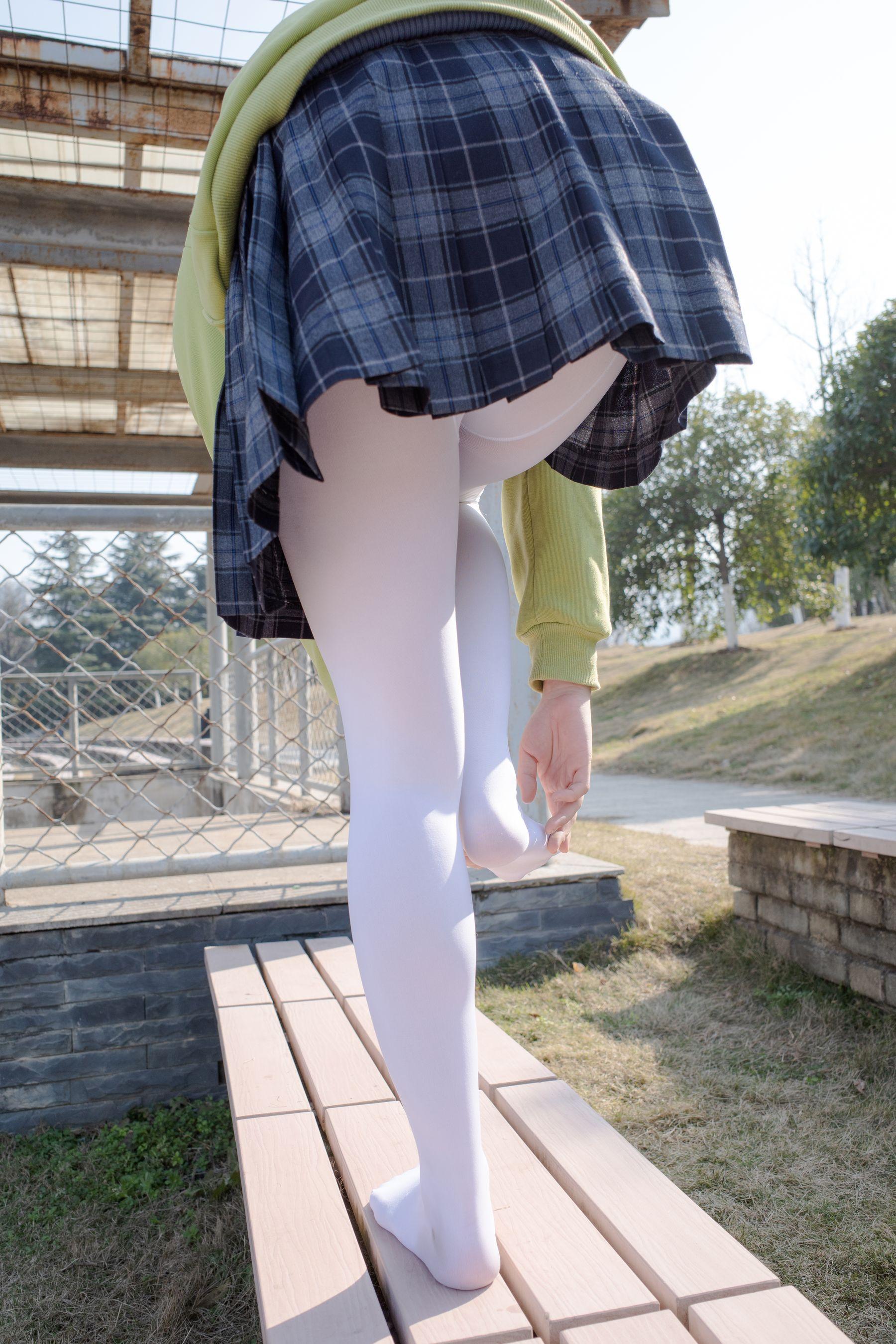 森萝财团写真 有料 NO.022 小茵 户外公园帆布鞋白丝 [84P]插图9