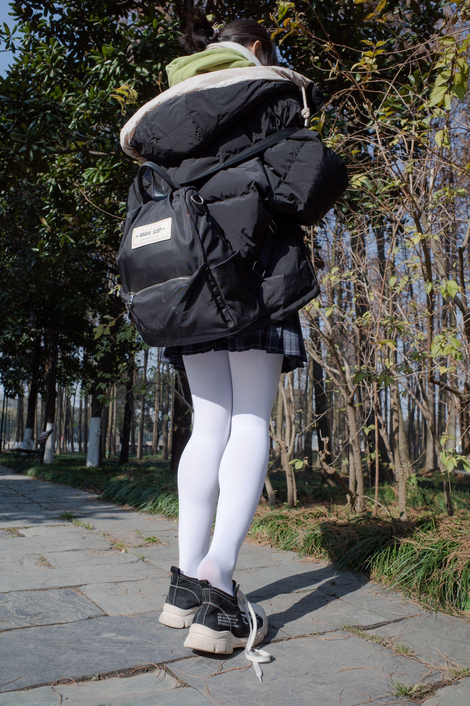 森萝财团写真 有料 NO.022 小茵 户外公园帆布鞋白丝 [84P]插图6