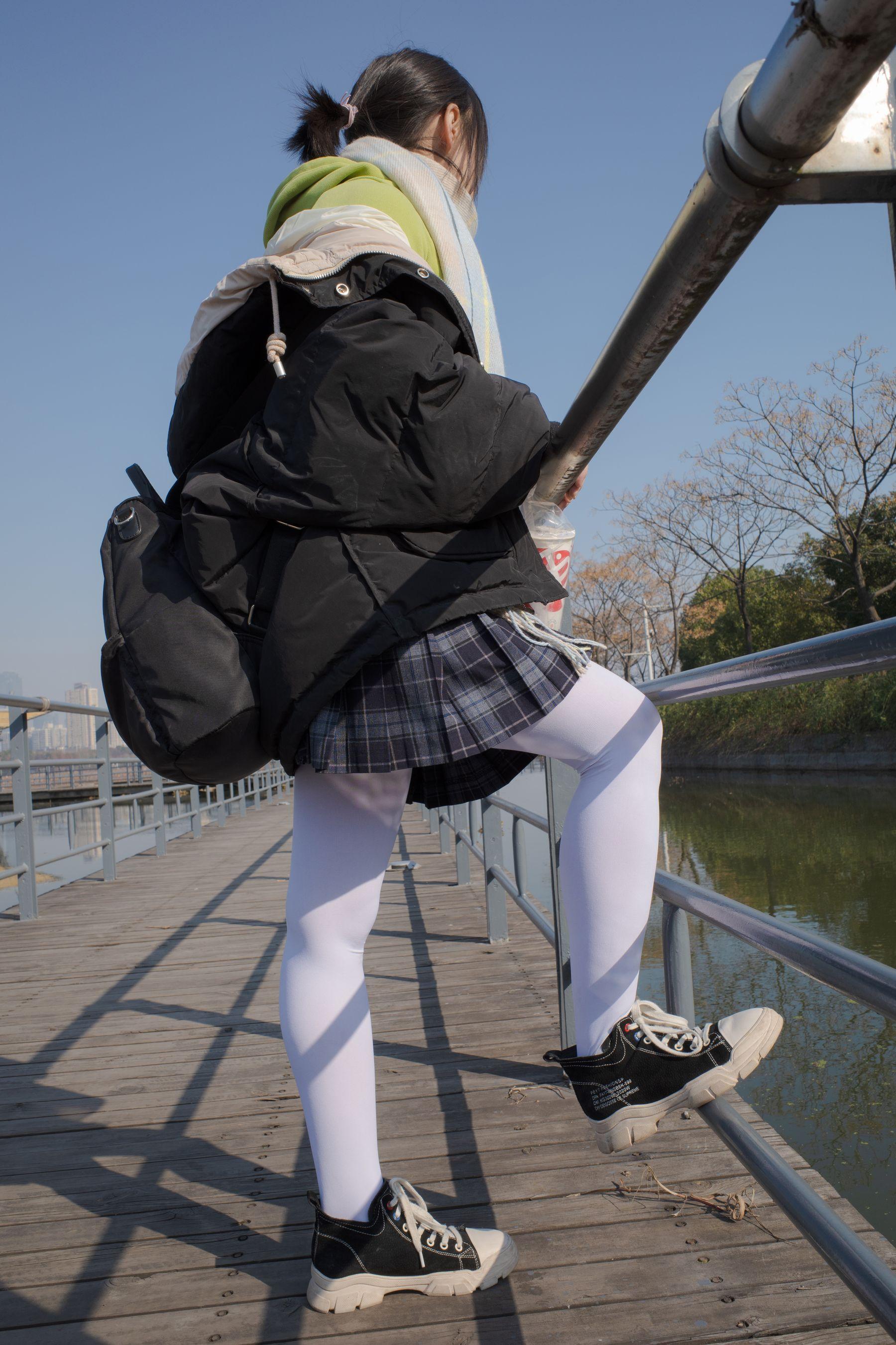 森萝财团写真 有料 NO.022 小茵 户外公园帆布鞋白丝 [84P]插图7