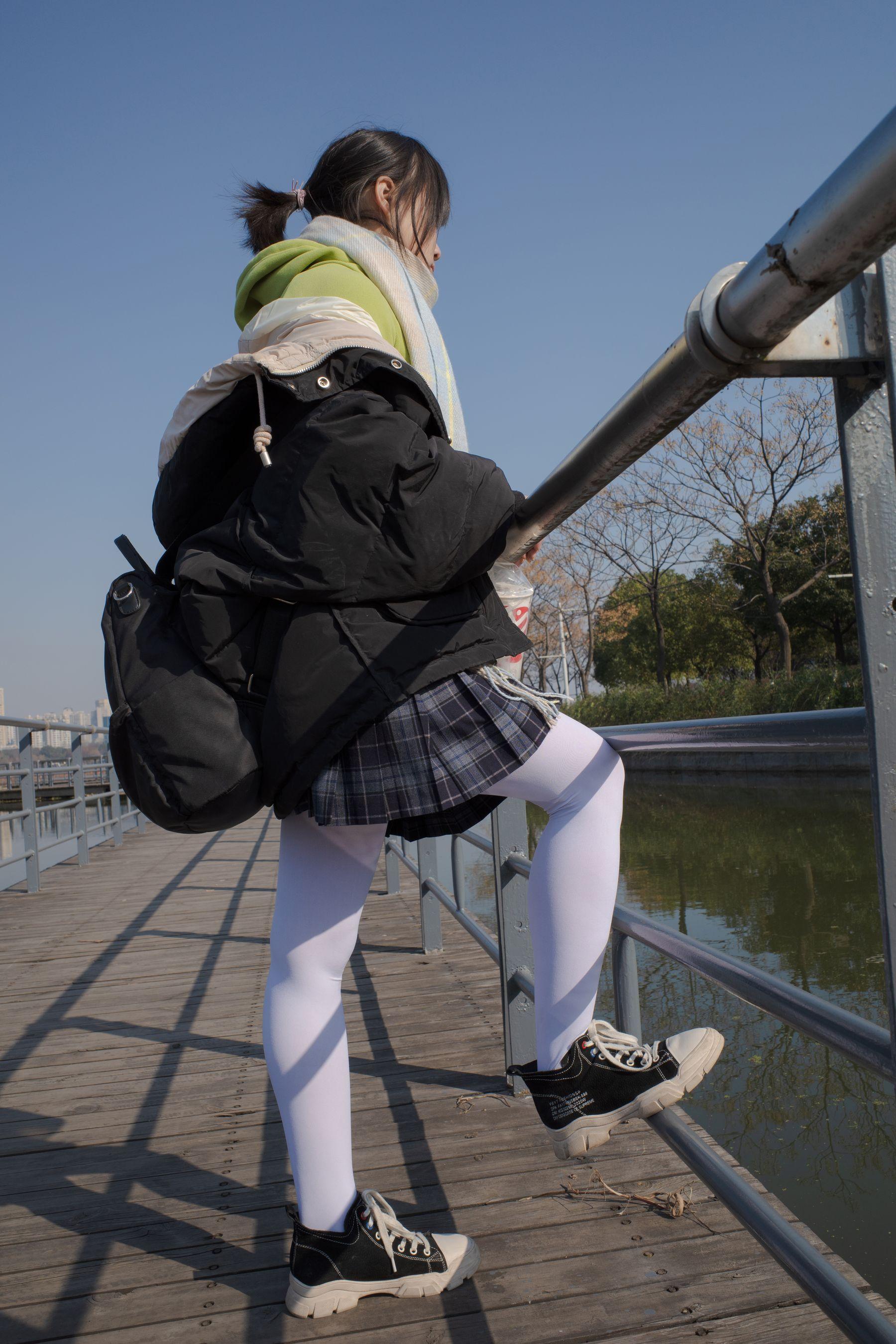 森萝财团写真 有料 NO.022 小茵 户外公园帆布鞋白丝 [84P]插图8