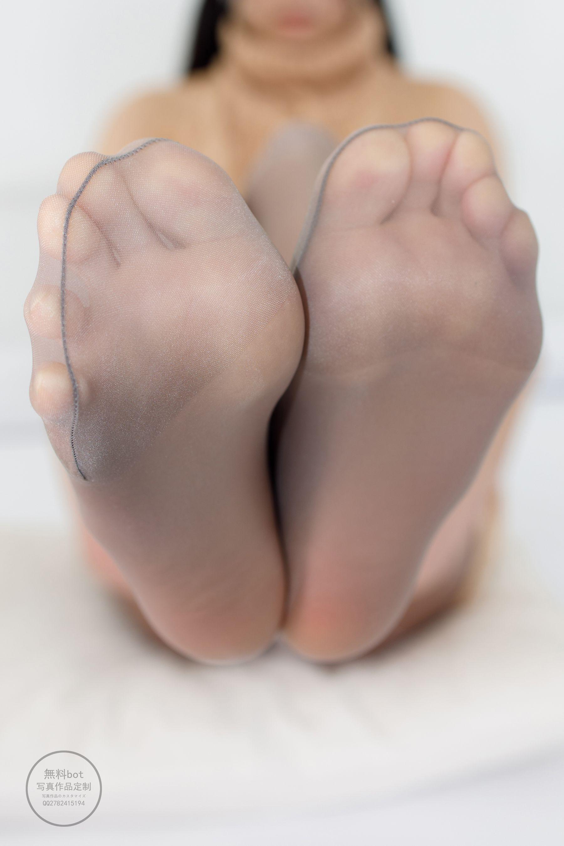 森萝财团写真 有料 NO.034 吸吸 露背毛衣油亮咖啡丝“绫” [72P]插图1