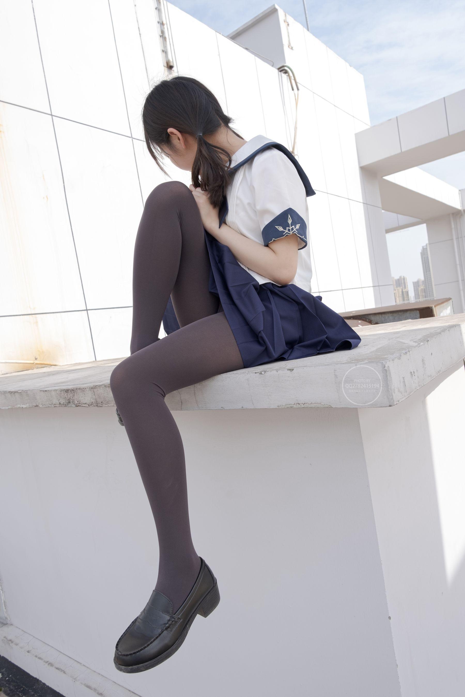 森萝财团写真 有料 NO.039 小香 天台上的JK灰丝美少女 [90P]插图