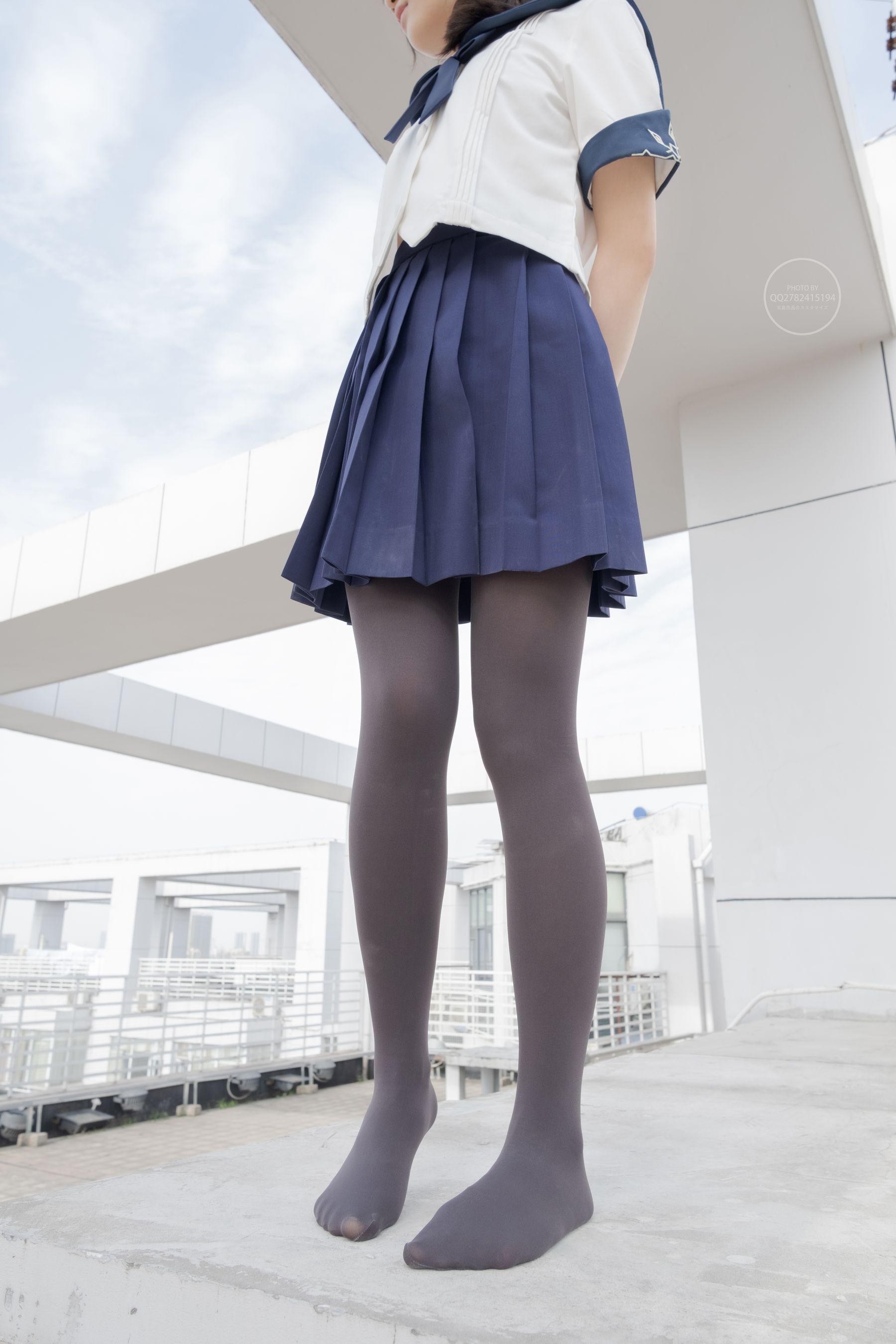 森萝财团写真 有料 NO.039 小香 天台上的JK灰丝美少女 [90P]插图1