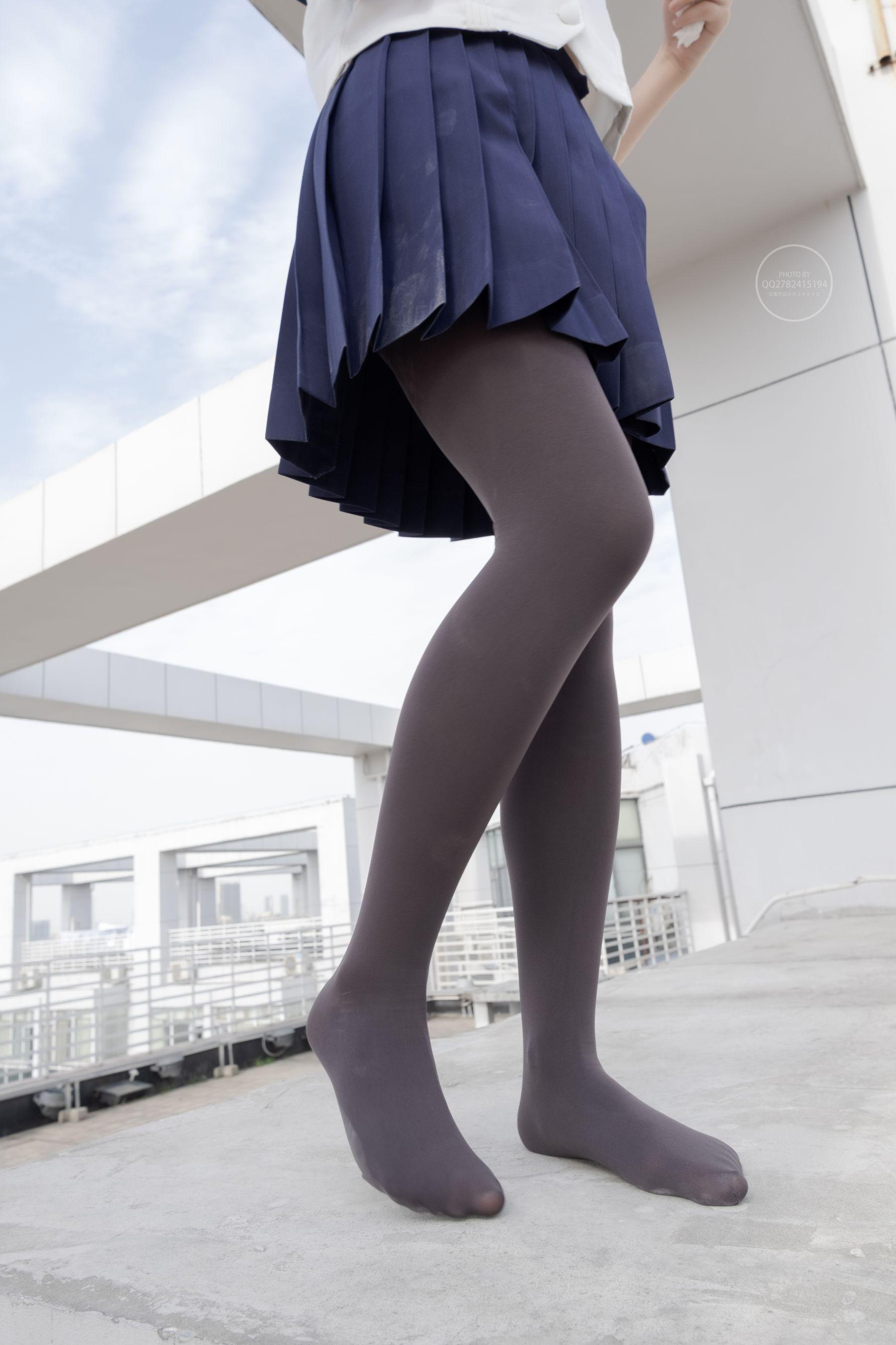 森萝财团写真 有料 NO.039 小香 天台上的JK灰丝美少女 [90P]插图2