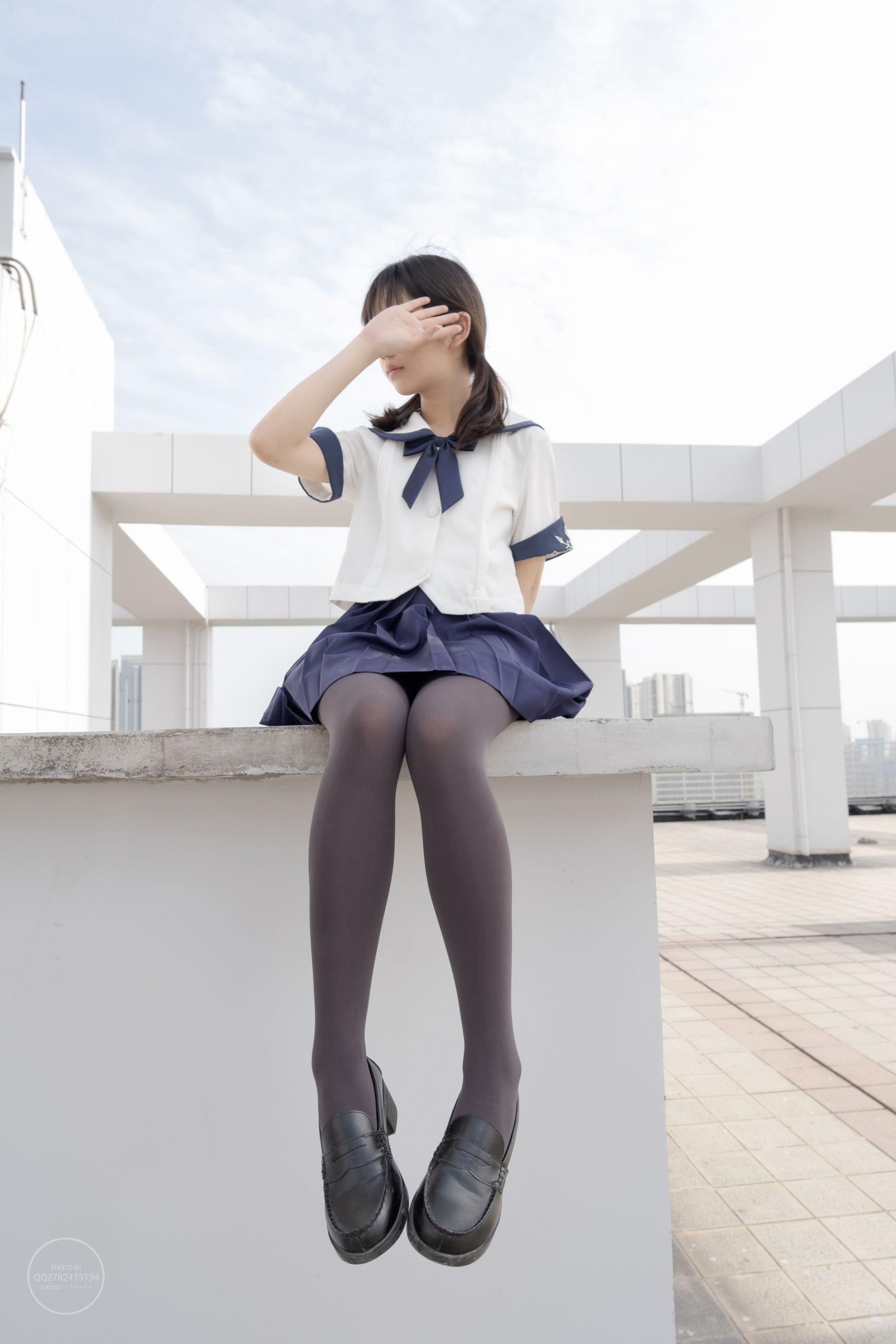 森萝财团写真 有料 NO.039 小香 天台上的JK灰丝美少女 [90P]插图3