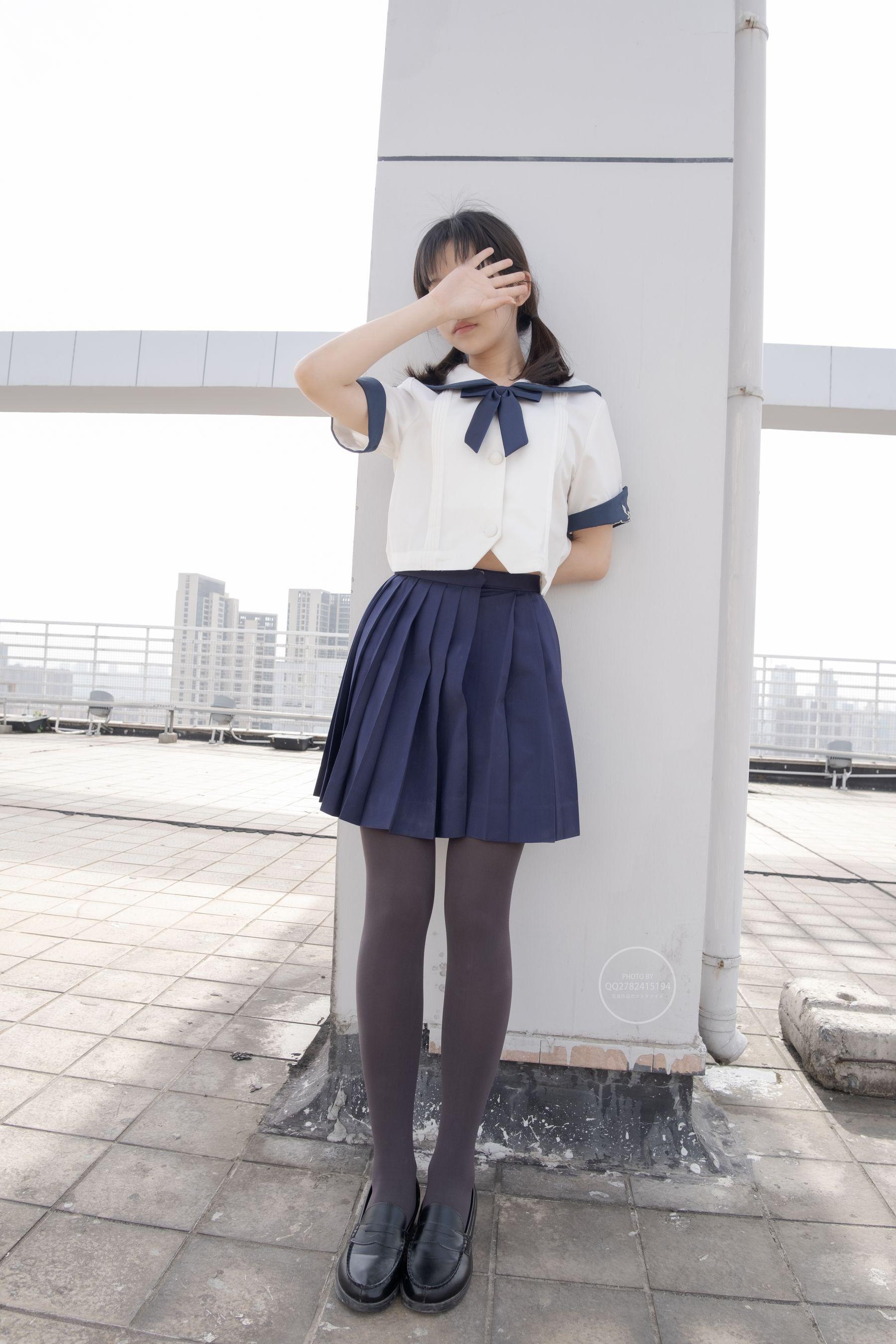 森萝财团写真 有料 NO.039 小香 天台上的JK灰丝美少女 [90P]插图4