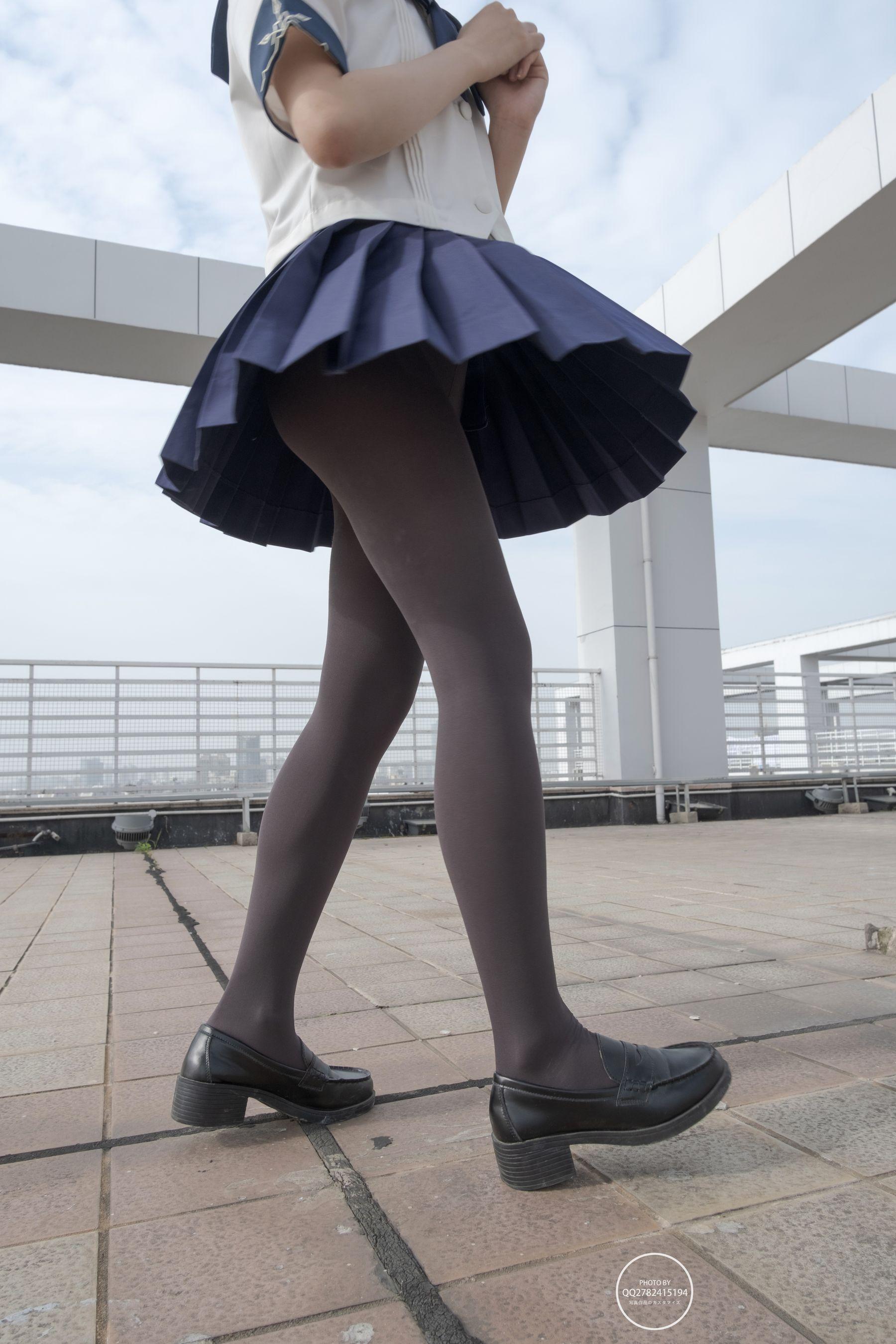 森萝财团写真 有料 NO.039 小香 天台上的JK灰丝美少女 [90P]插图1