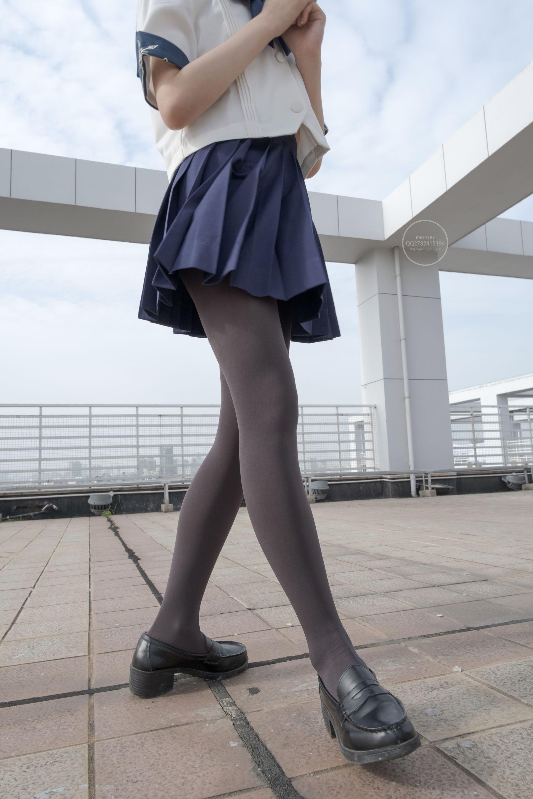 森萝财团写真 有料 NO.039 小香 天台上的JK灰丝美少女 [90P]插图3