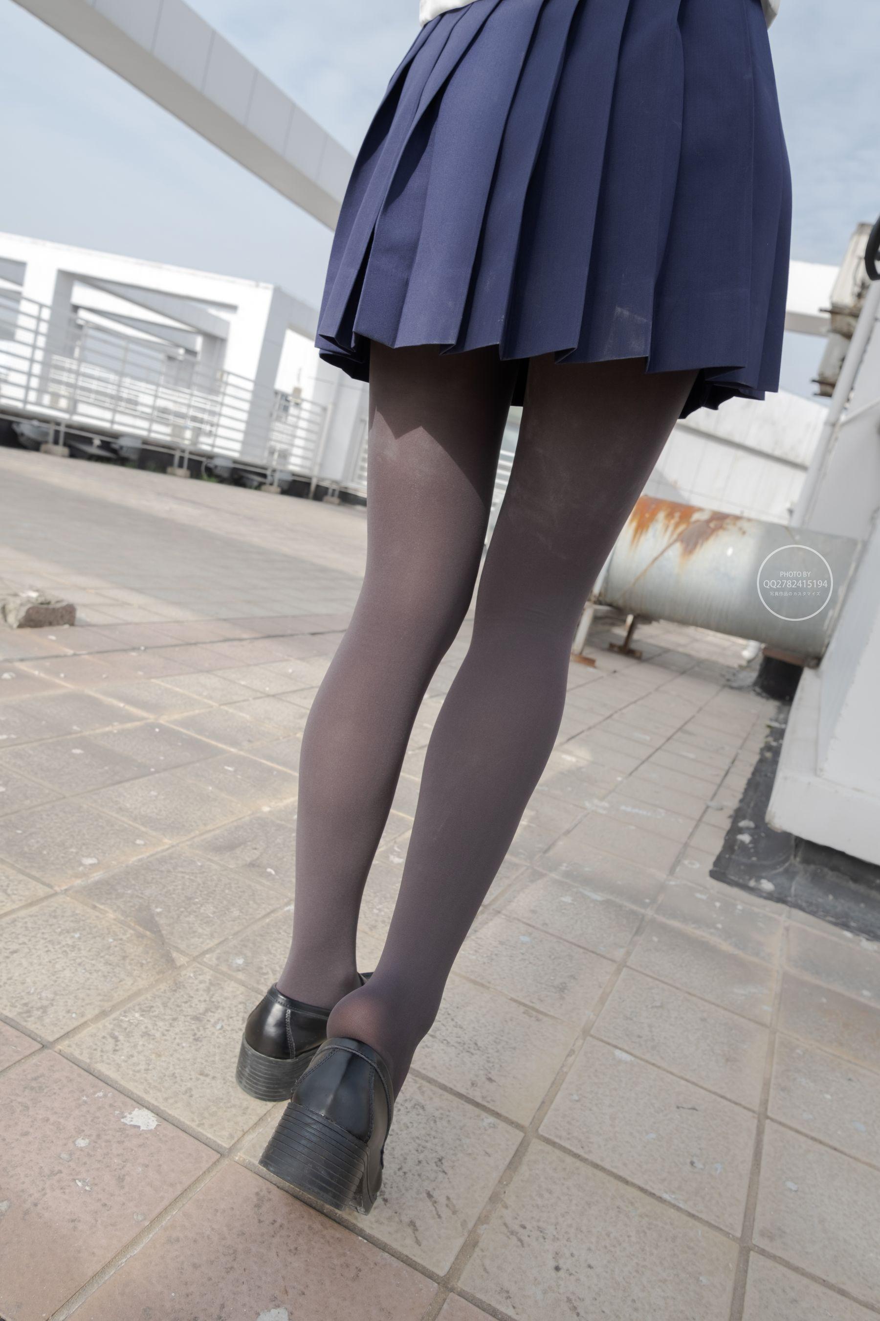 森萝财团写真 有料 NO.039 小香 天台上的JK灰丝美少女 [90P]插图7