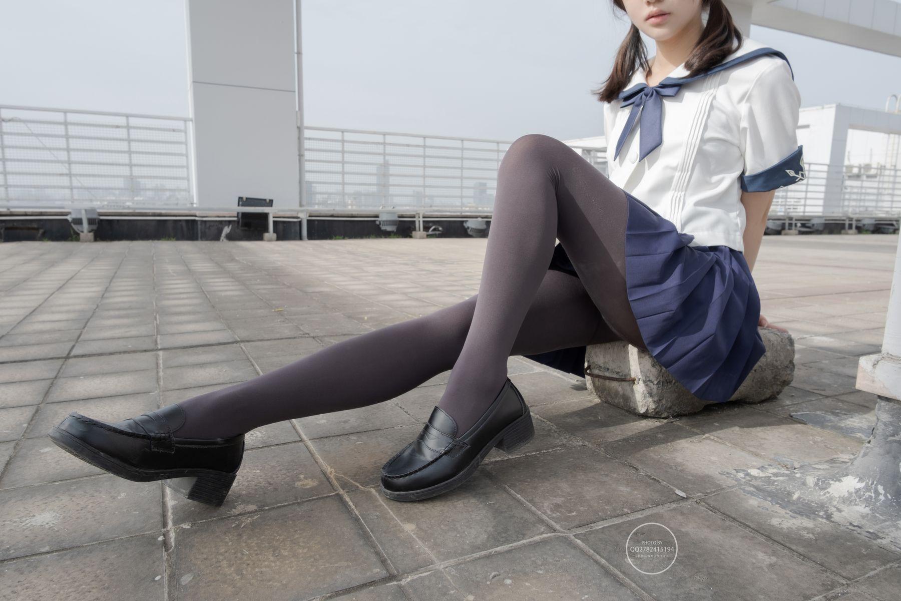 森萝财团写真 有料 NO.039 小香 天台上的JK灰丝美少女 [90P]插图2