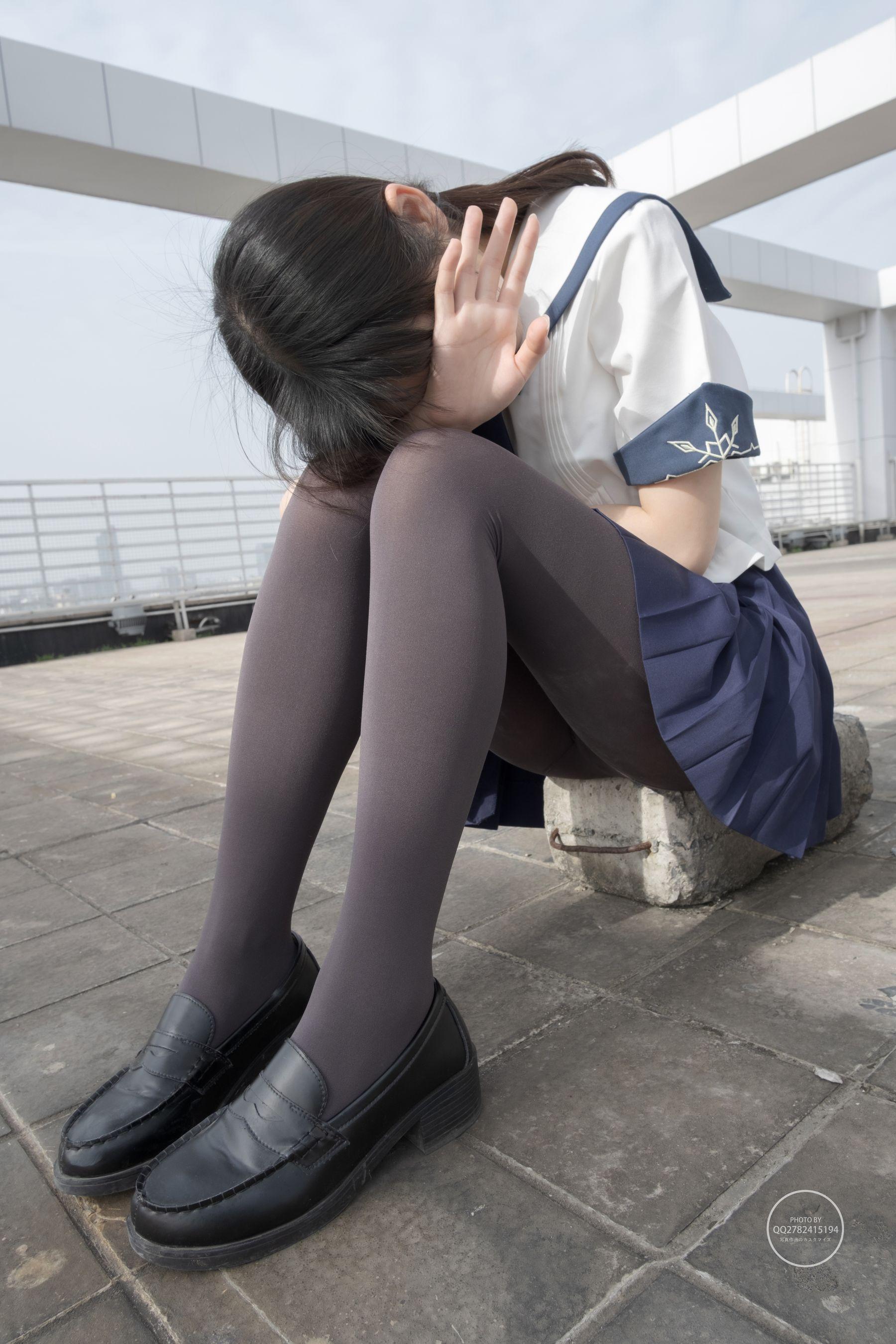 森萝财团写真 有料 NO.039 小香 天台上的JK灰丝美少女 [90P]插图4