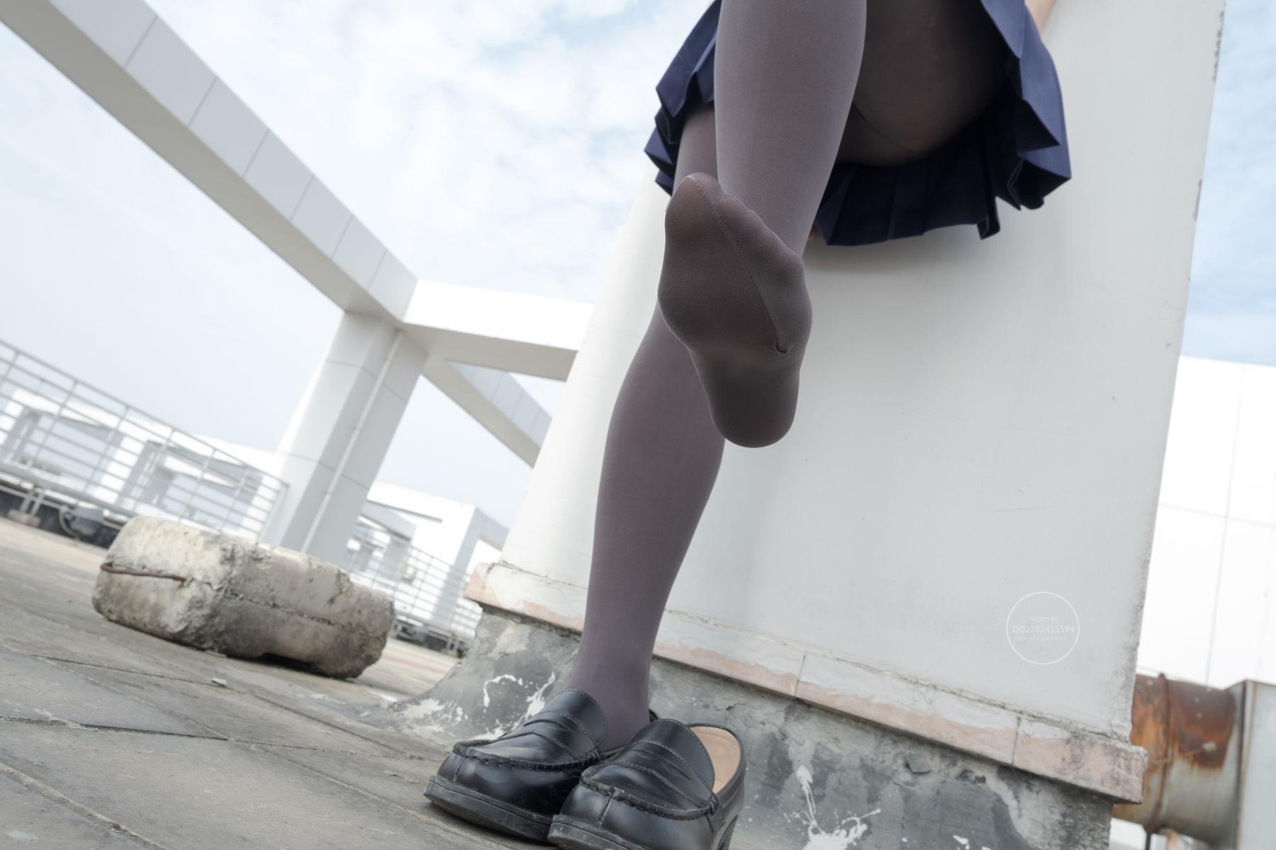 森萝财团写真 有料 NO.039 小香 天台上的JK灰丝美少女 [90P]插图8