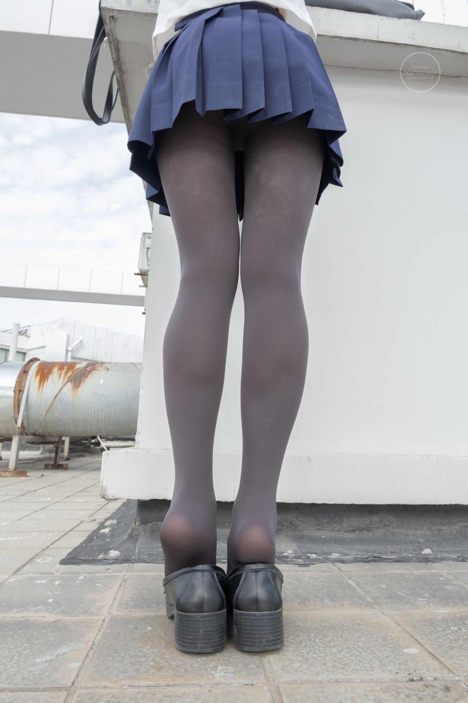 森萝财团写真 有料 NO.039 小香 天台上的JK灰丝美少女 [90P]插图1