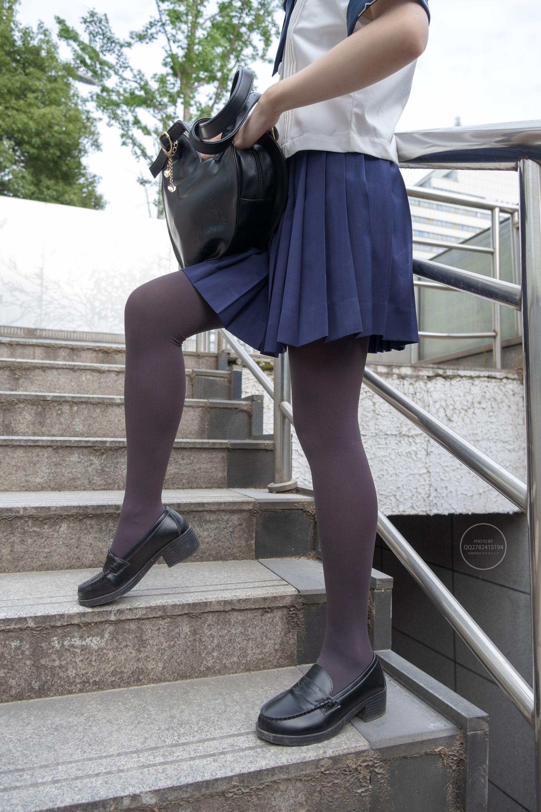 森萝财团写真 有料 NO.039 小香 天台上的JK灰丝美少女 [90P]插图6