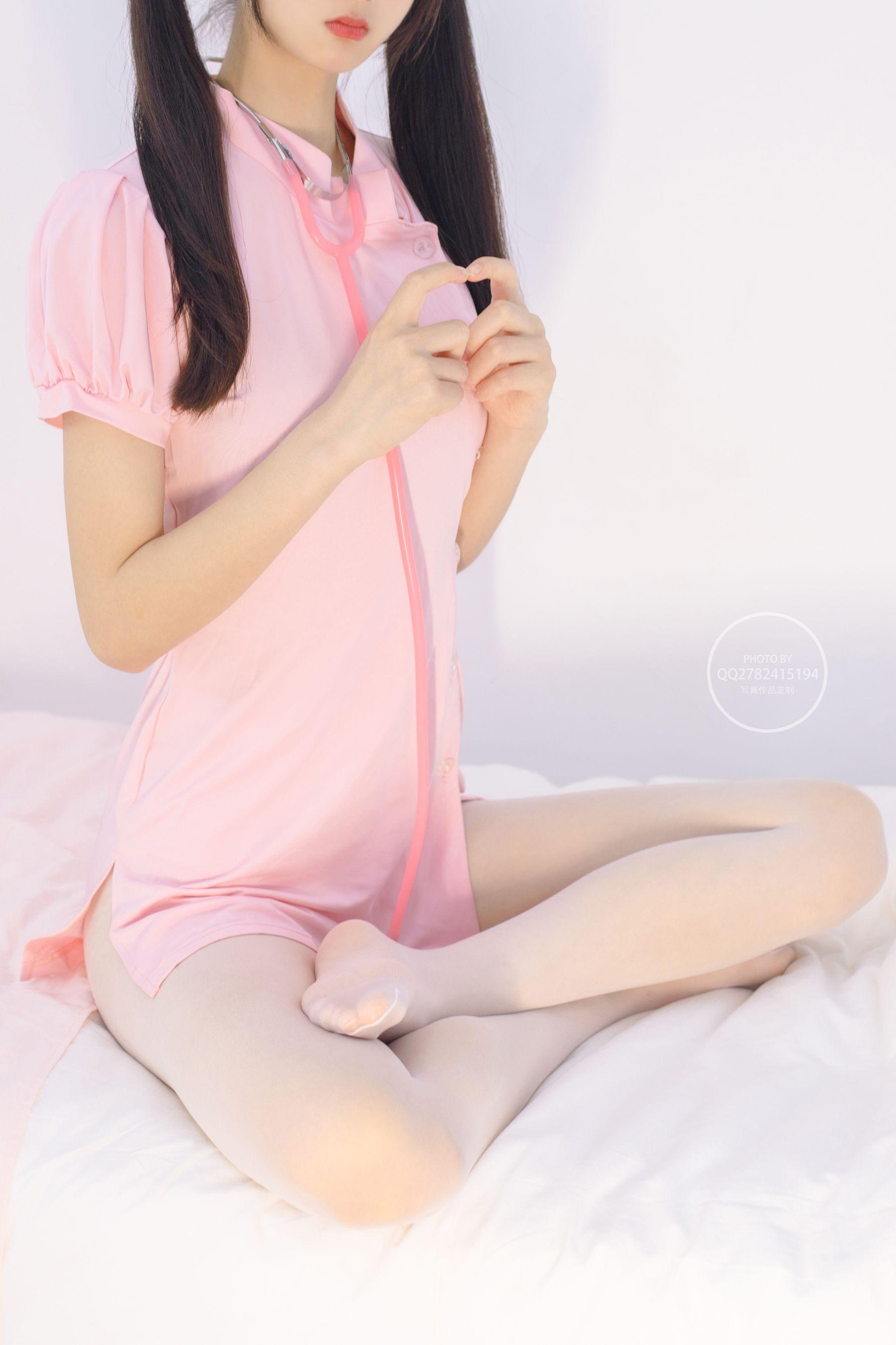 森萝财团写真 有料 NO.041粉嫩护士服白丝 [62P]插图5
