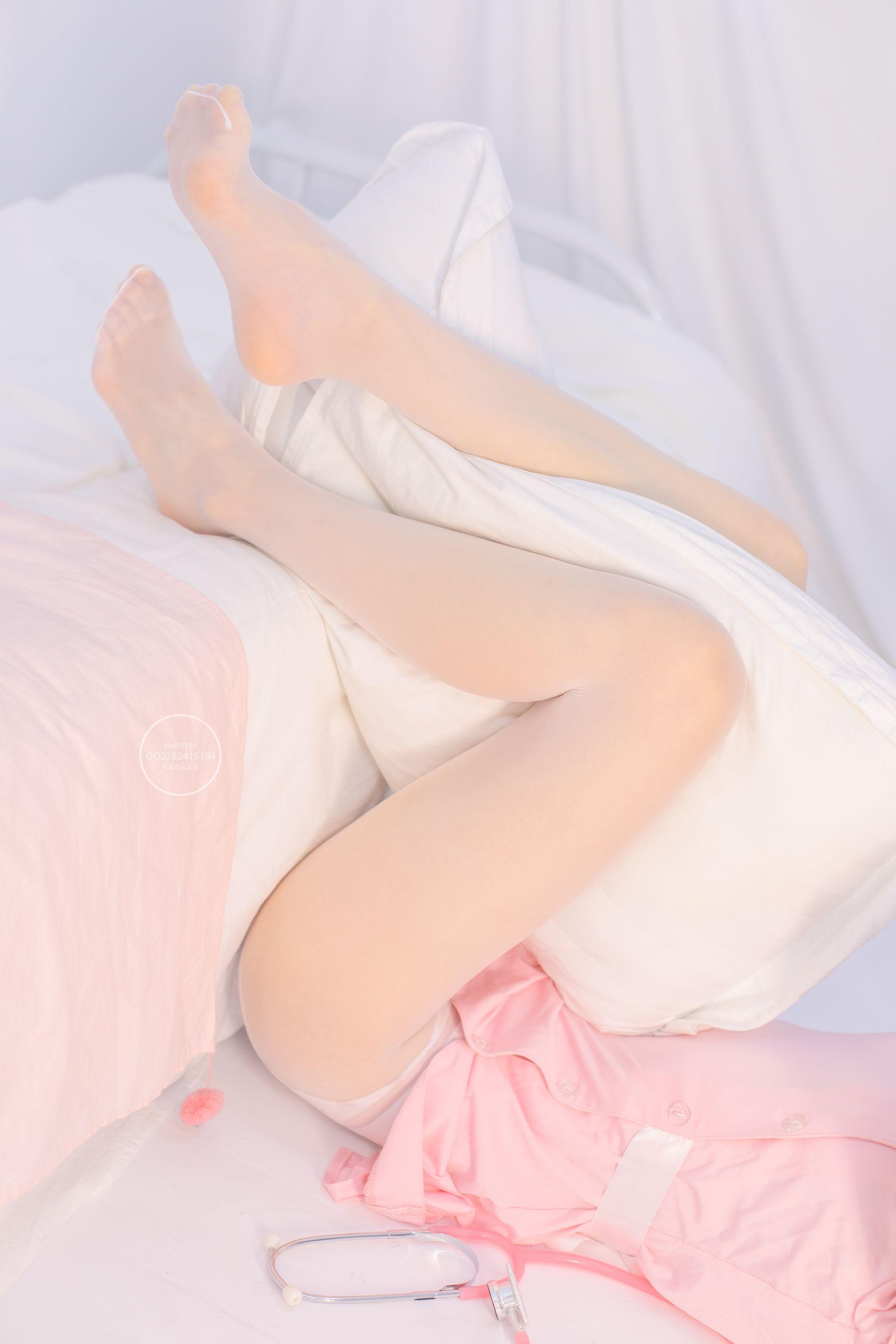 森萝财团写真 有料 NO.041粉嫩护士服白丝 [62P]插图4