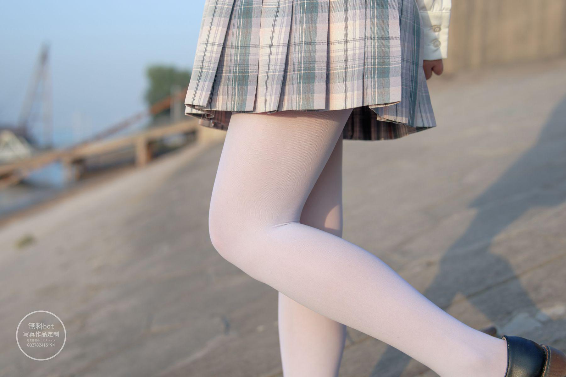 森萝财团写真 有料 NO.012 吸吸&匿名 [80P]插图3