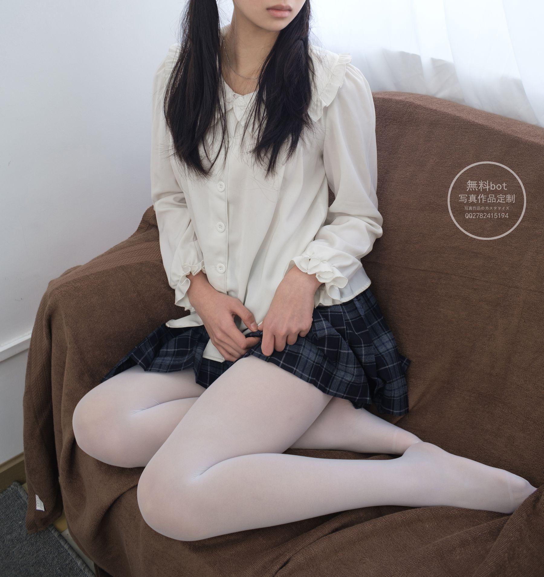 森萝财团写真 有料 NO.018 吸吸 白丝少女的百褶裙 [71P]插图8