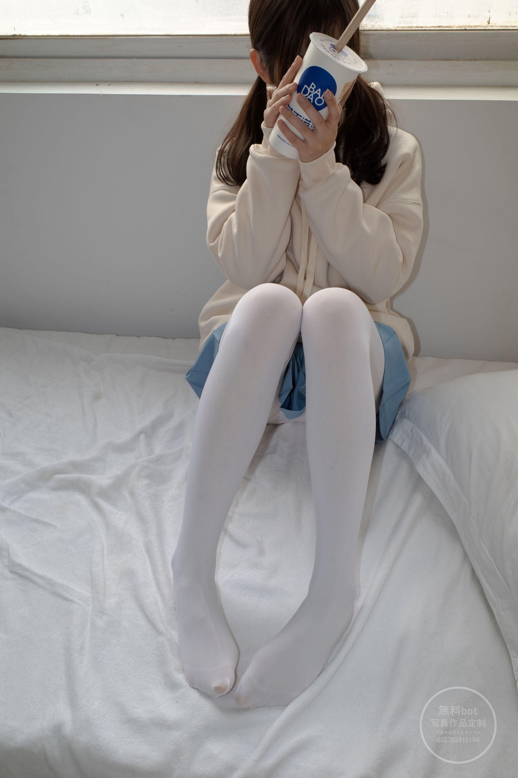 森萝财团写真 有料 NO.024 小香 阴暗小房间里的白丝双马尾萝莉 [84P]插图6