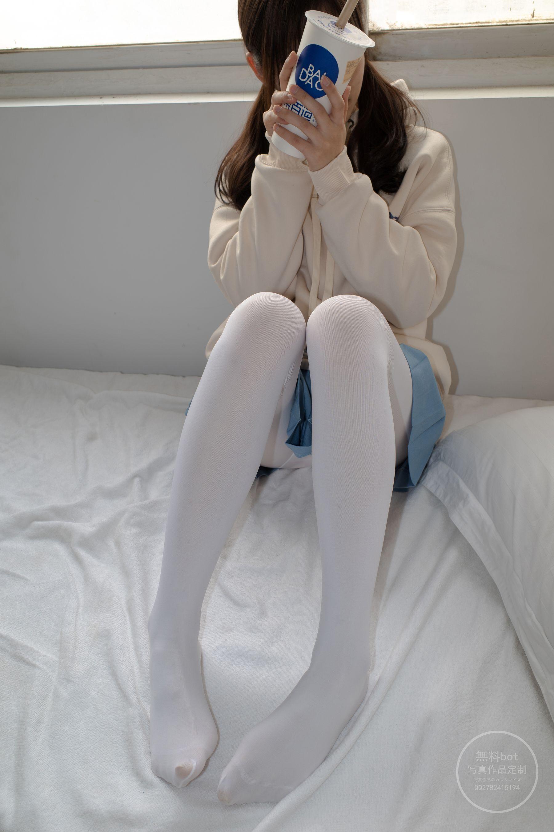 森萝财团写真 有料 NO.024 小香 阴暗小房间里的白丝双马尾萝莉 [84P]插图7