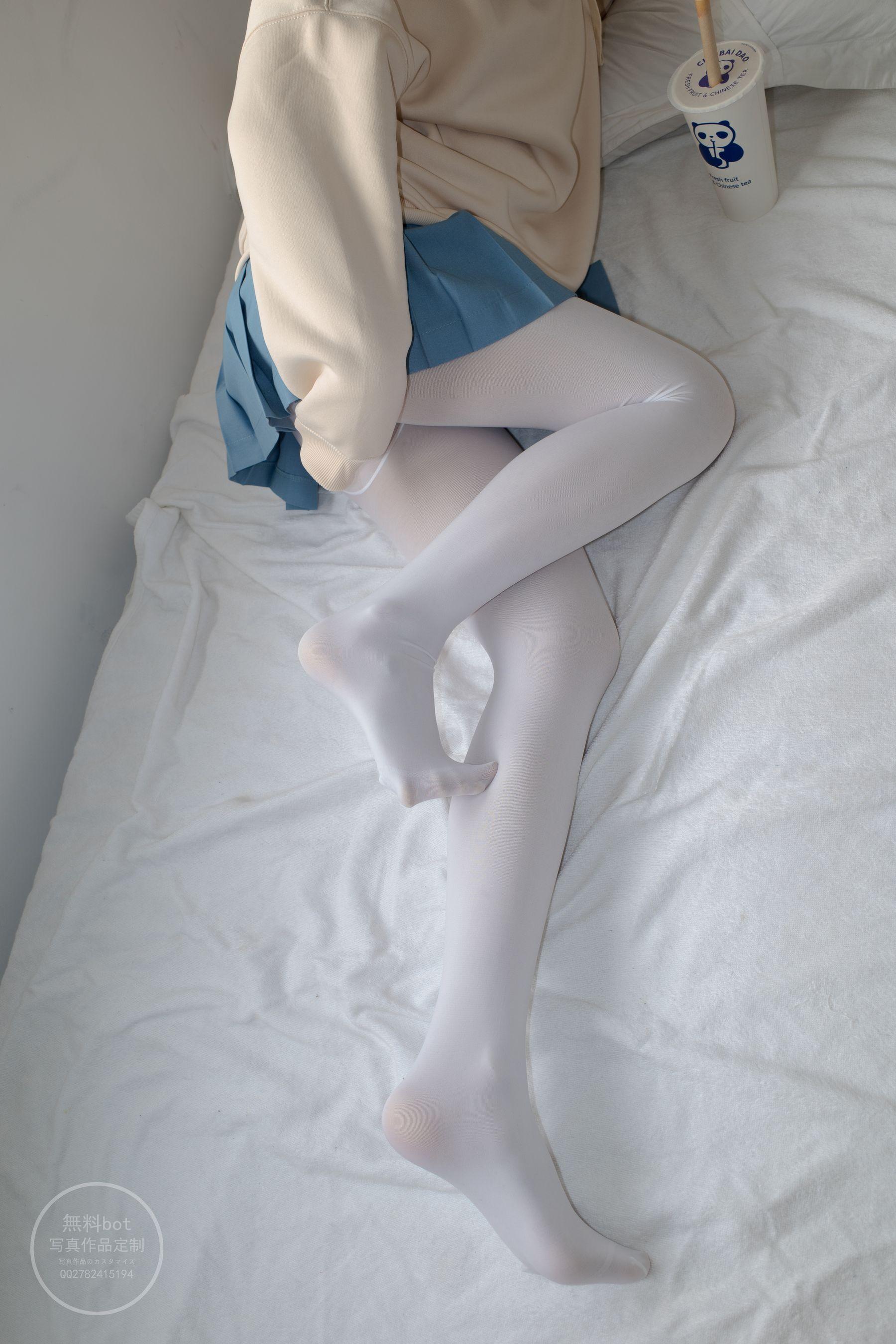 森萝财团写真 有料 NO.024 小香 阴暗小房间里的白丝双马尾萝莉 [84P]插图3