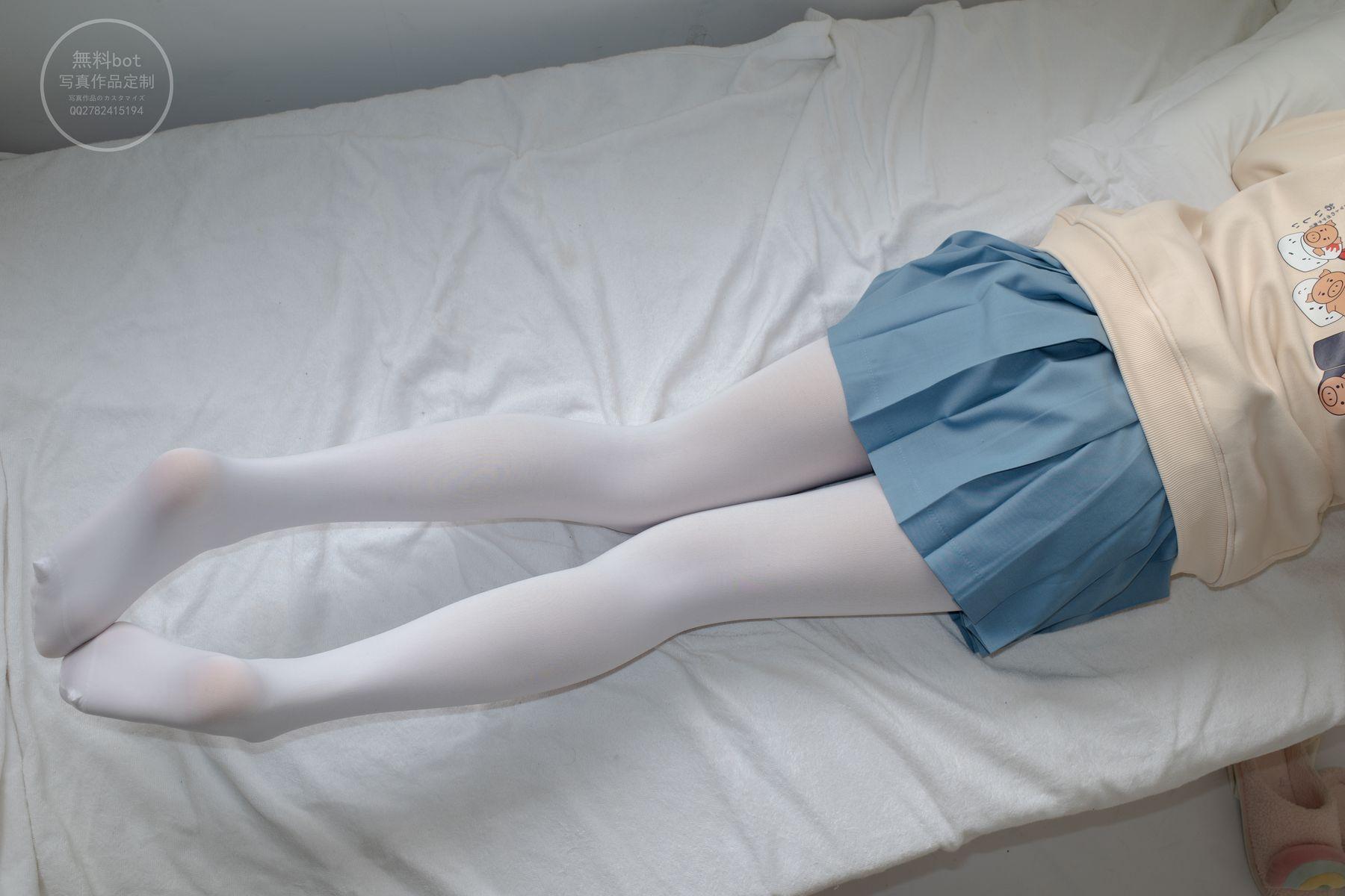 森萝财团写真 有料 NO.024 小香 阴暗小房间里的白丝双马尾萝莉 [84P]插图4