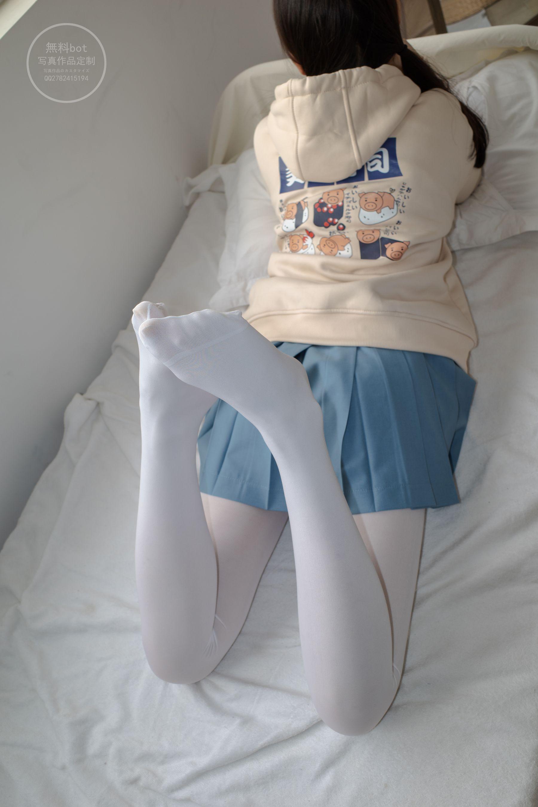 森萝财团写真 有料 NO.024 小香 阴暗小房间里的白丝双马尾萝莉 [84P]插图7