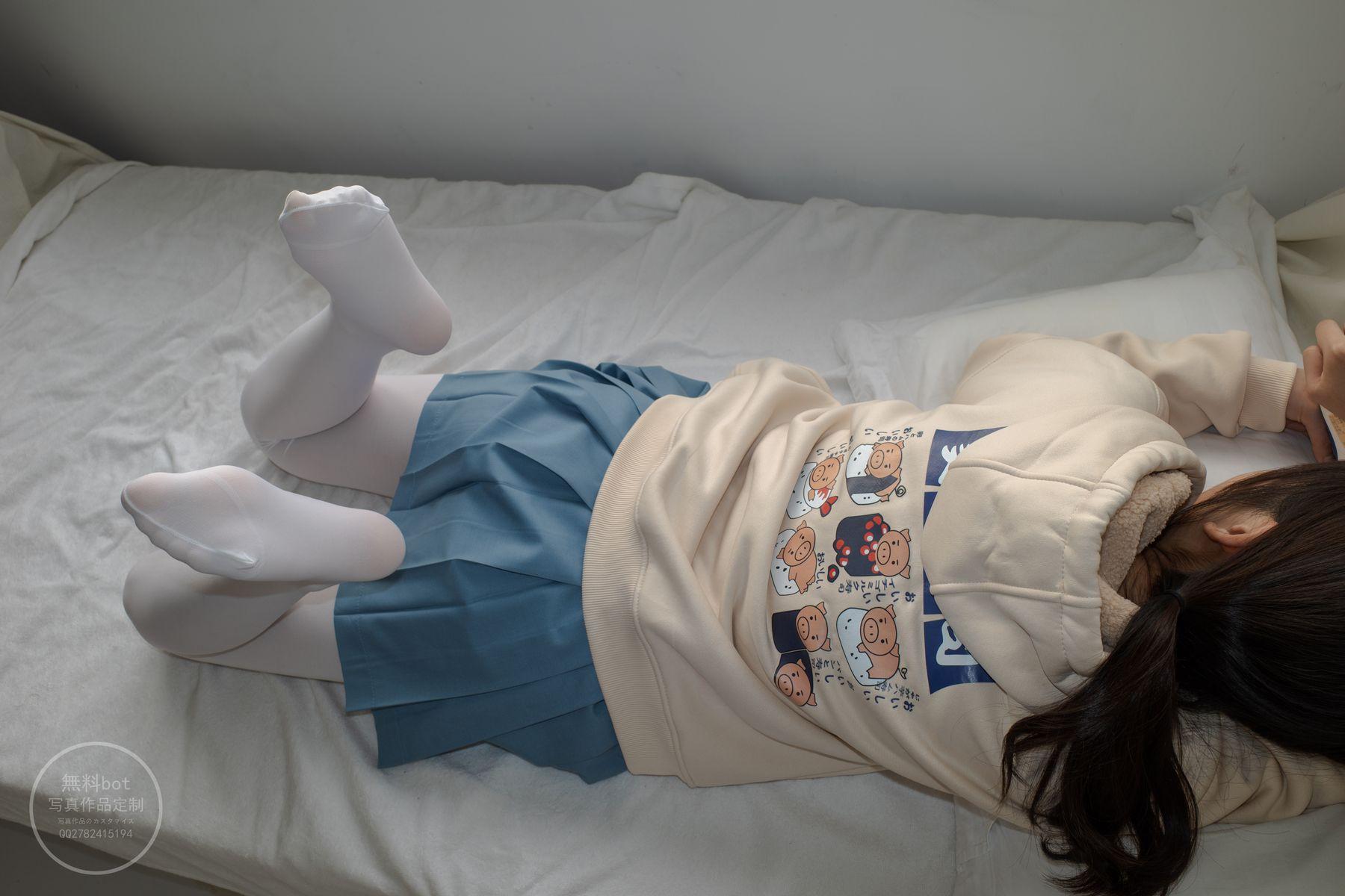 森萝财团写真 有料 NO.024 小香 阴暗小房间里的白丝双马尾萝莉 [84P]插图9
