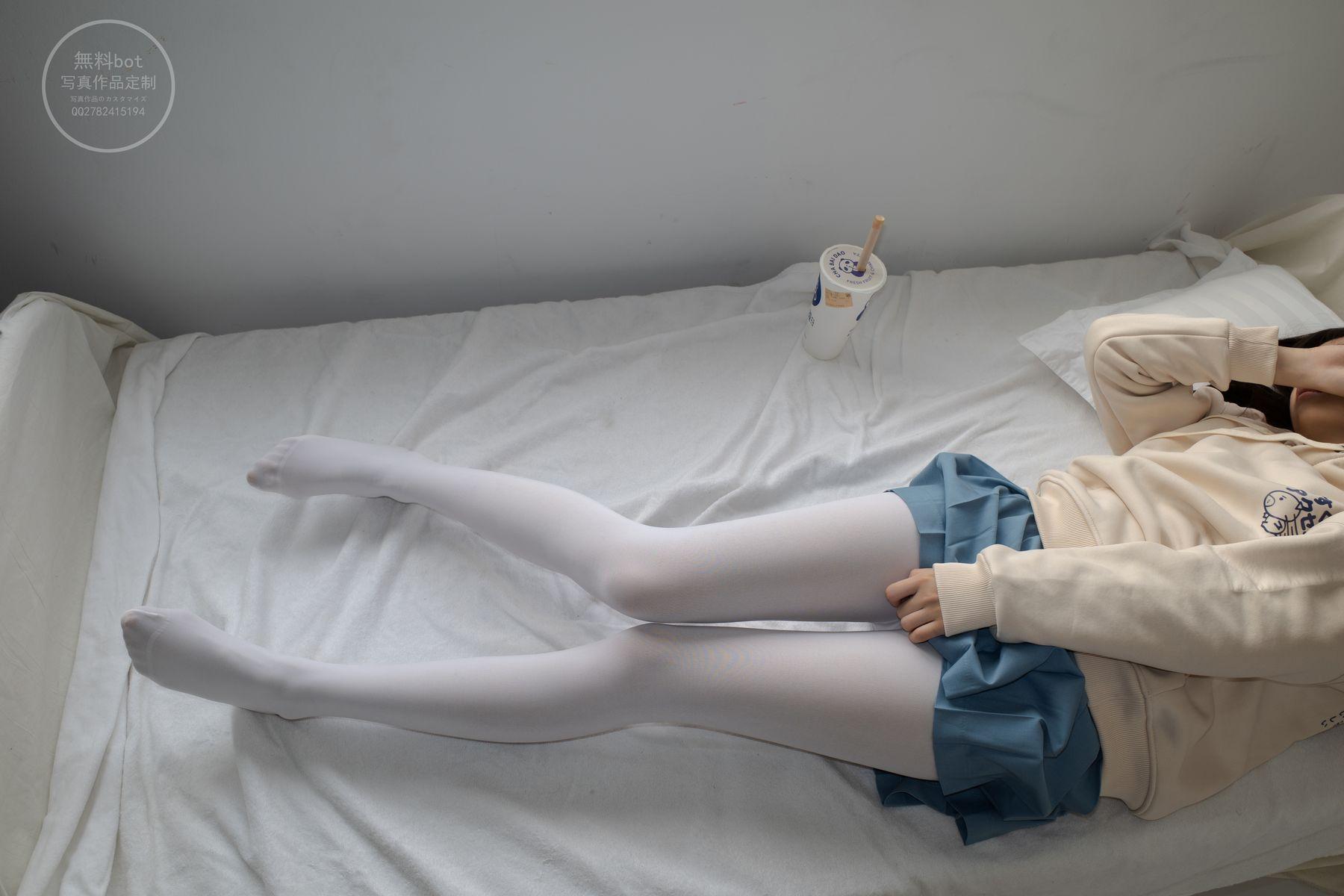森萝财团写真 有料 NO.024 小香 阴暗小房间里的白丝双马尾萝莉 [84P]插图5