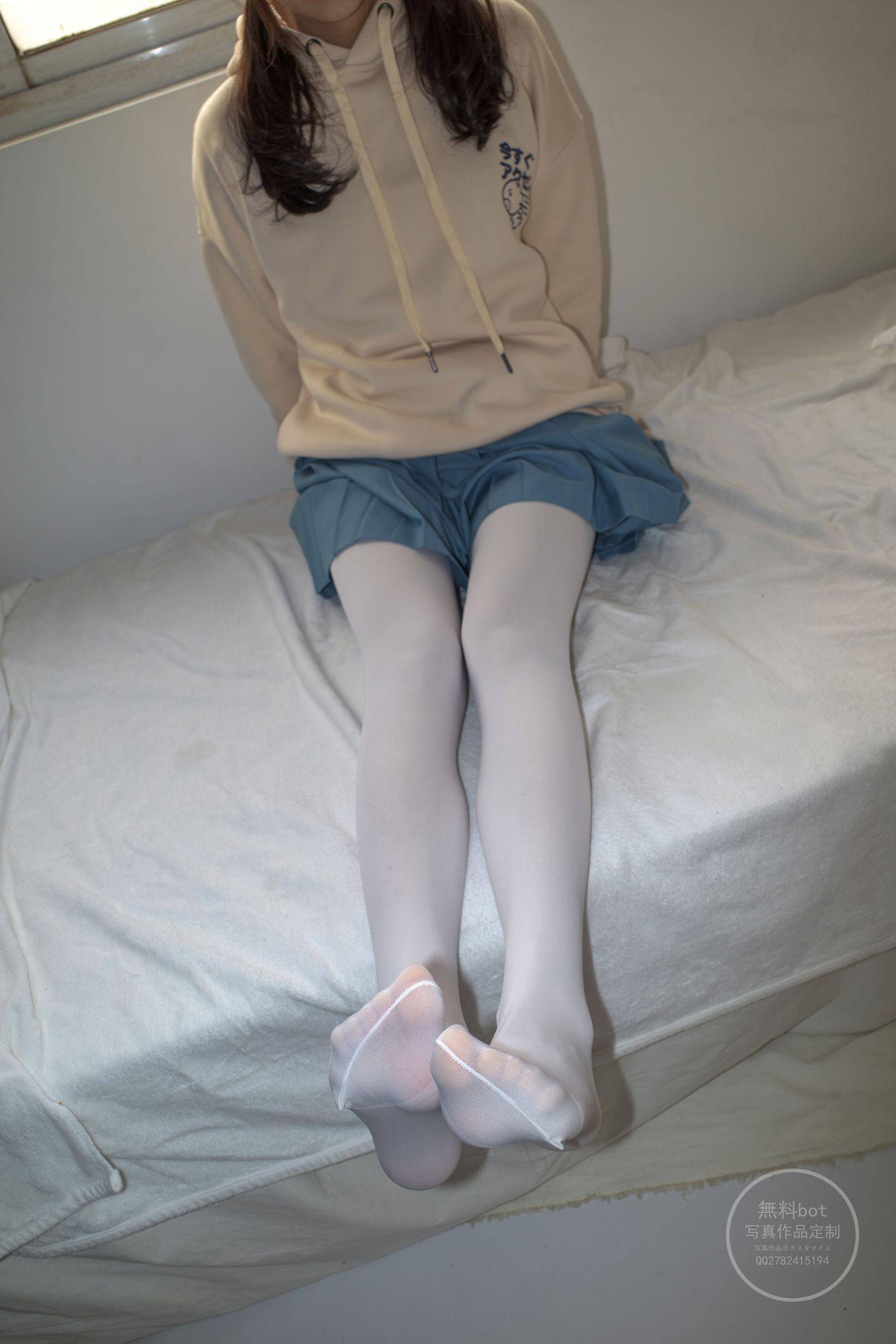 森萝财团写真 有料 NO.024 小香 阴暗小房间里的白丝双马尾萝莉 [84P]插图6