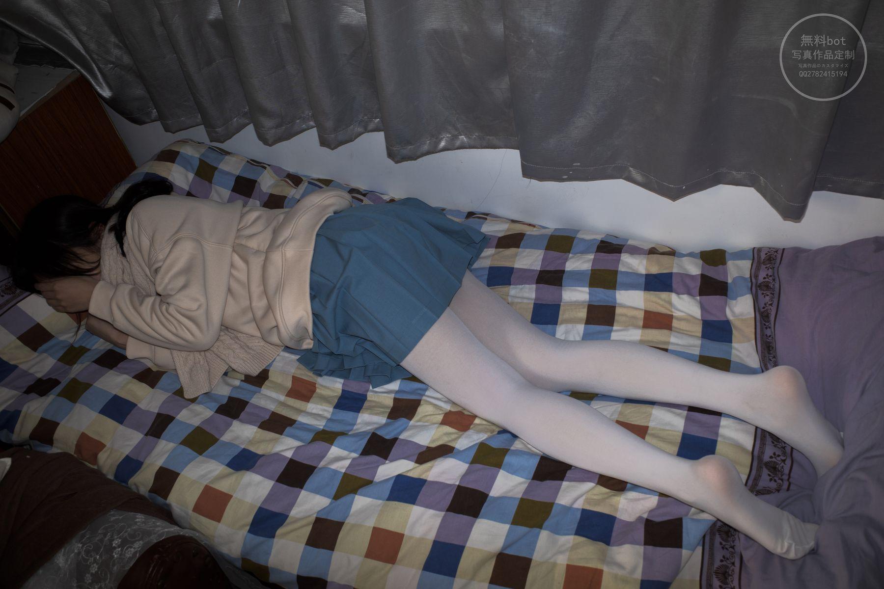 森萝财团写真 有料 NO.024 小香 阴暗小房间里的白丝双马尾萝莉 [84P]插图1