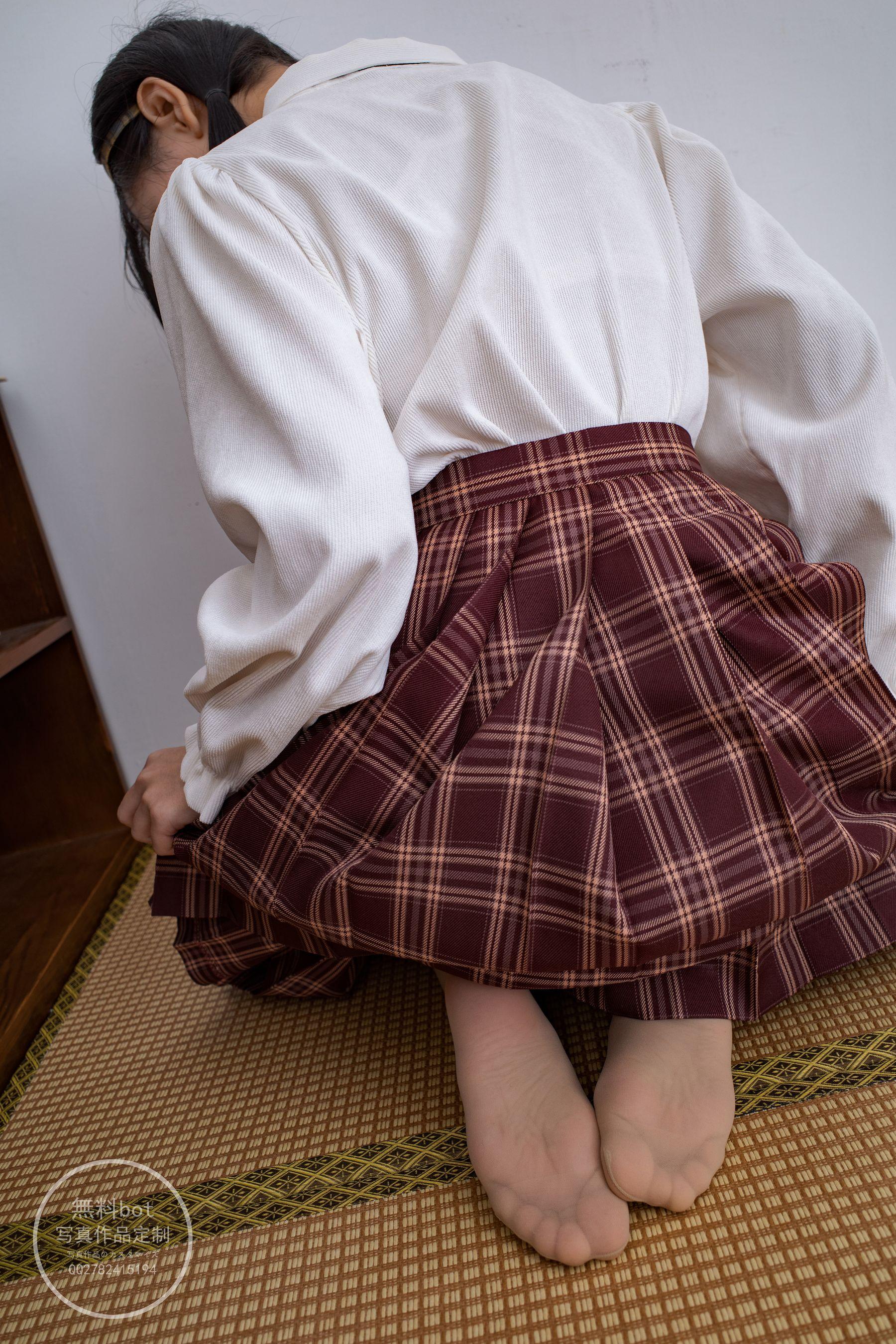 森萝财团写真 有料 NO.003 依依 肉丝百褶小红裙 [95P]插图5