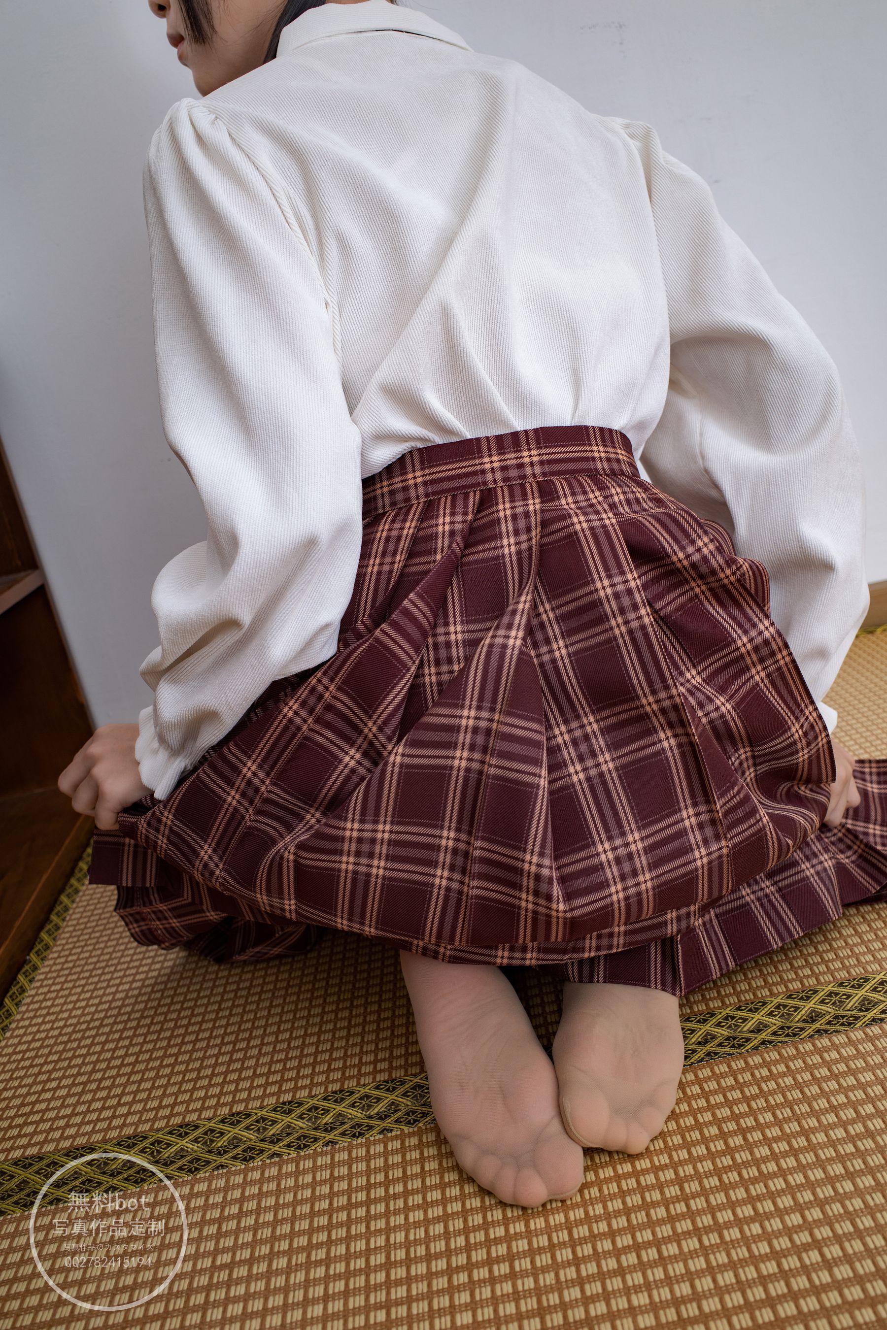 森萝财团写真 有料 NO.003 依依 肉丝百褶小红裙 [95P]插图6