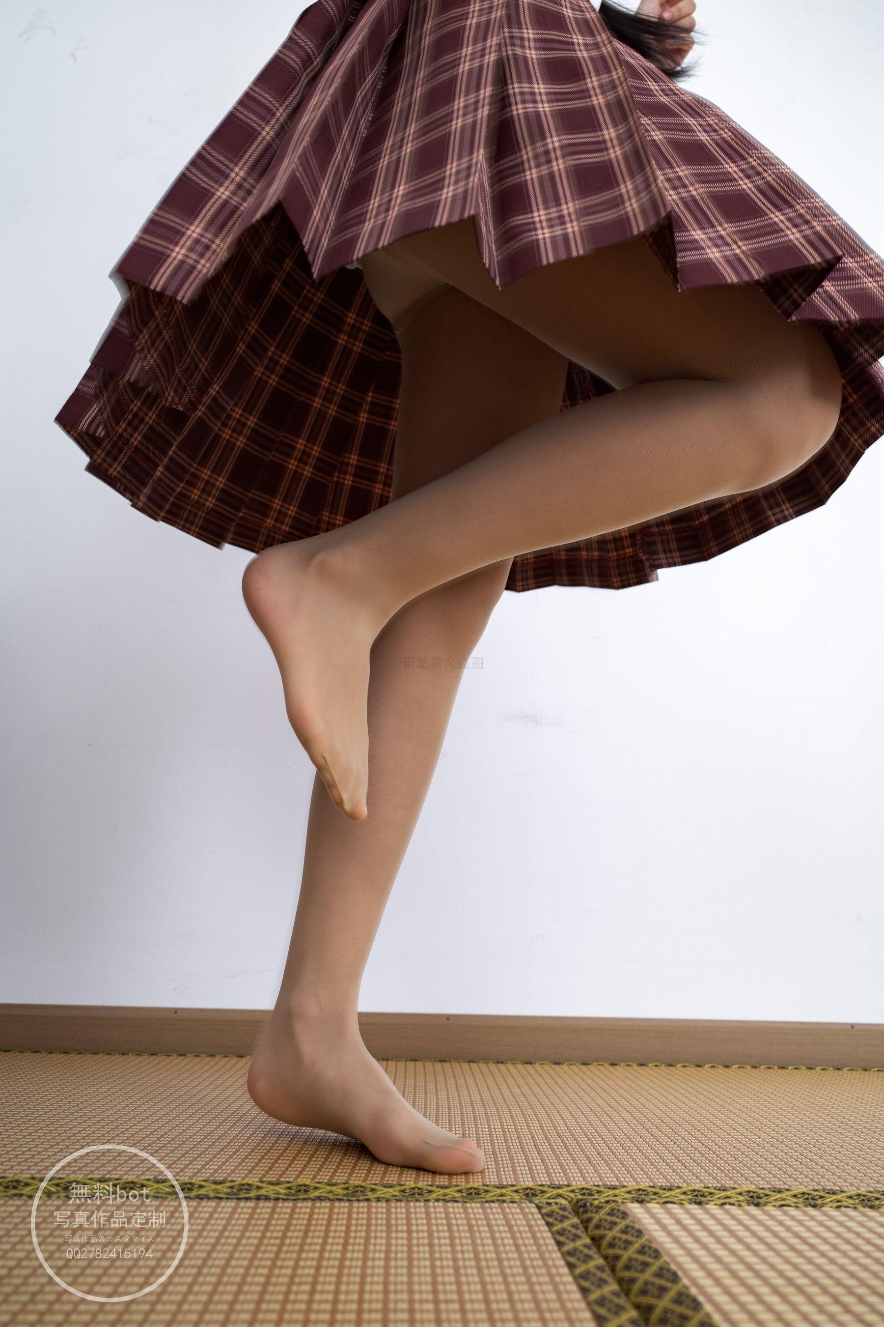森萝财团写真 有料 NO.003 依依 肉丝百褶小红裙 [95P]插图2