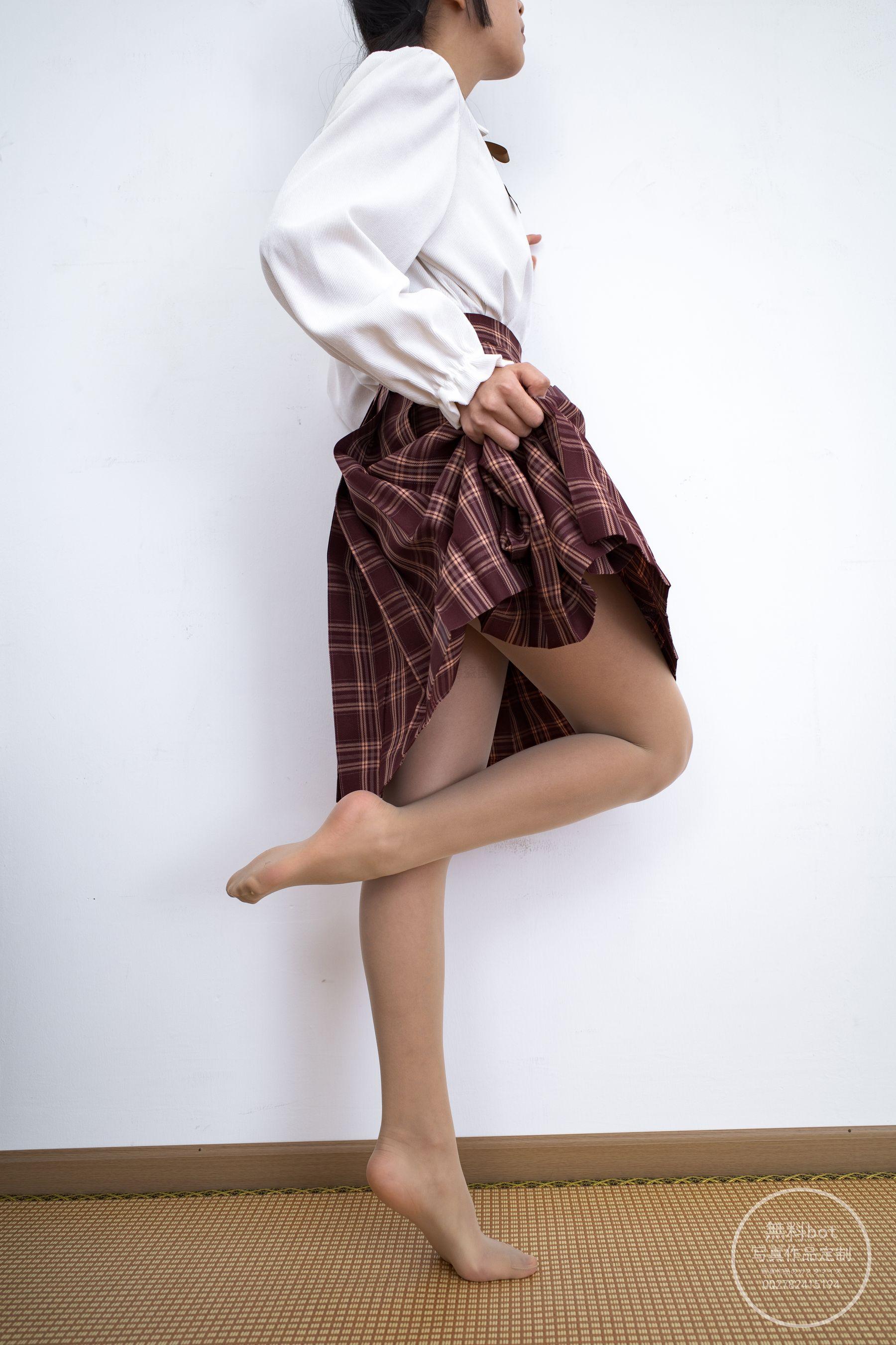 森萝财团写真 有料 NO.003 依依 肉丝百褶小红裙 [95P]插图7