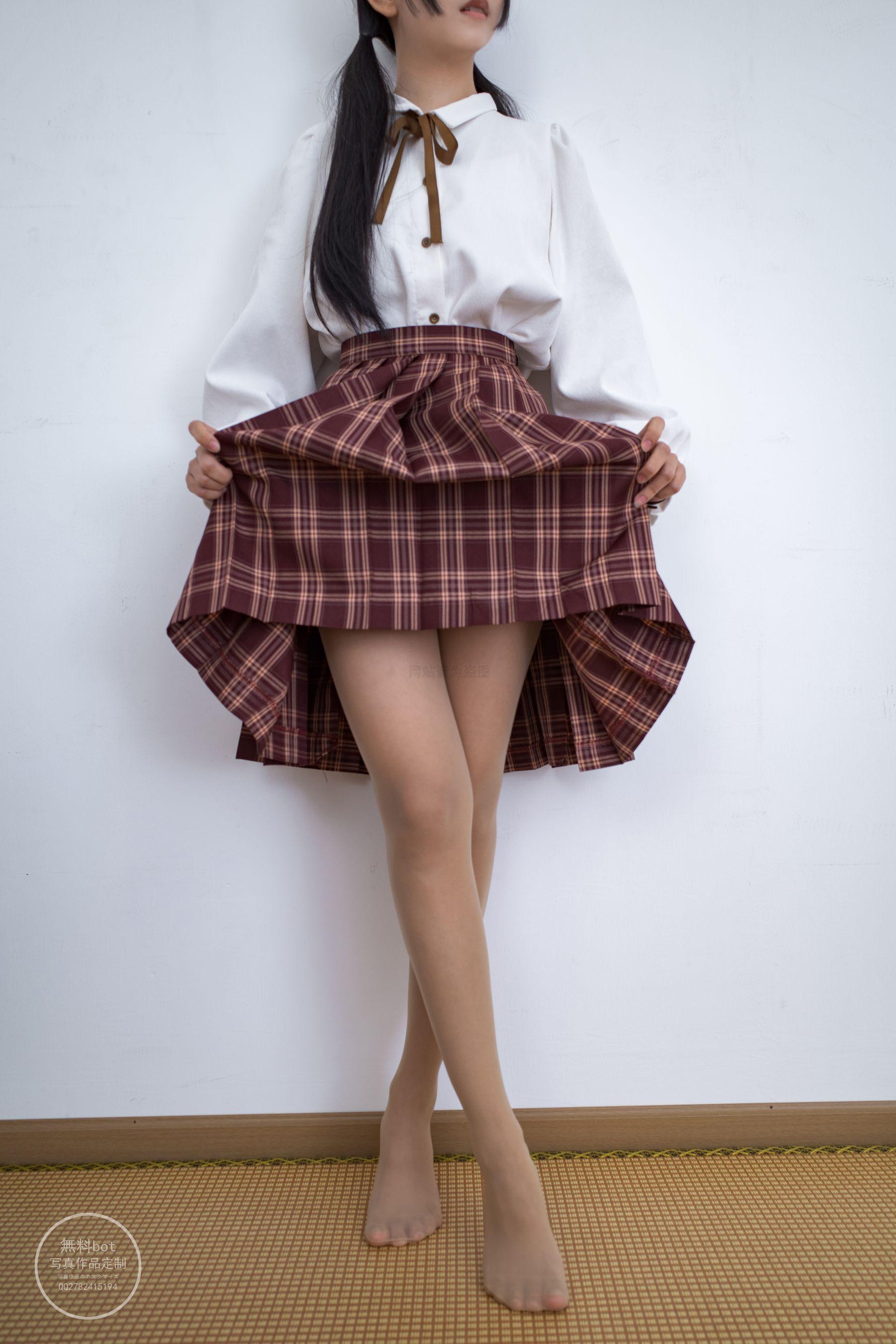 森萝财团写真 有料 NO.003 依依 肉丝百褶小红裙 [95P]插图5
