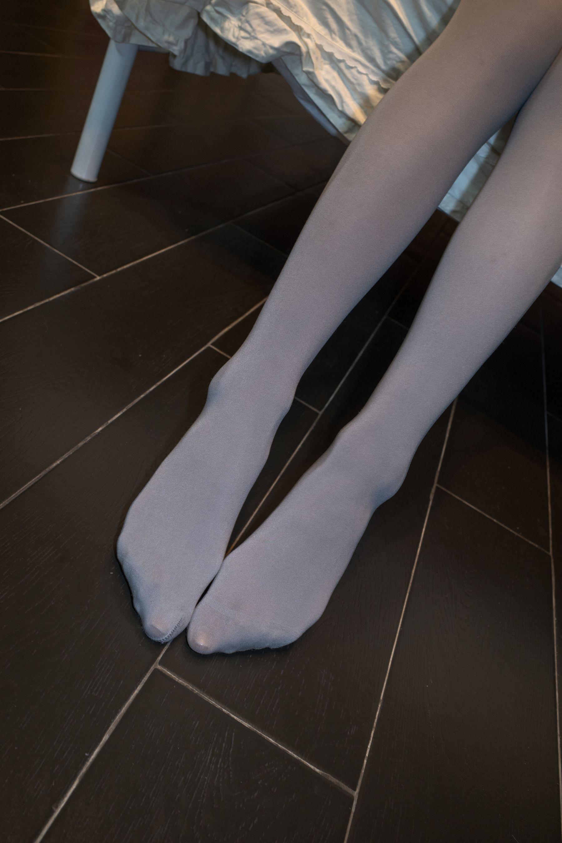 森萝财团 番外-002 小香 灰丝80D [92P]插图8