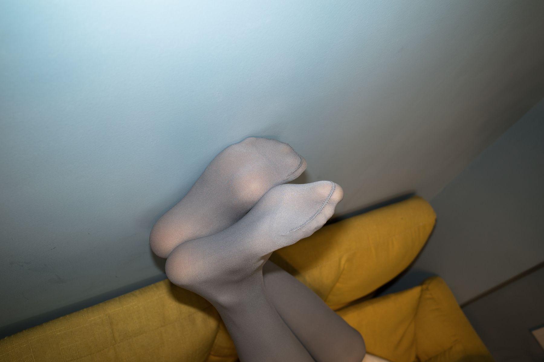 森萝财团 随拍-002 小香 灰丝80D [92P]插图6