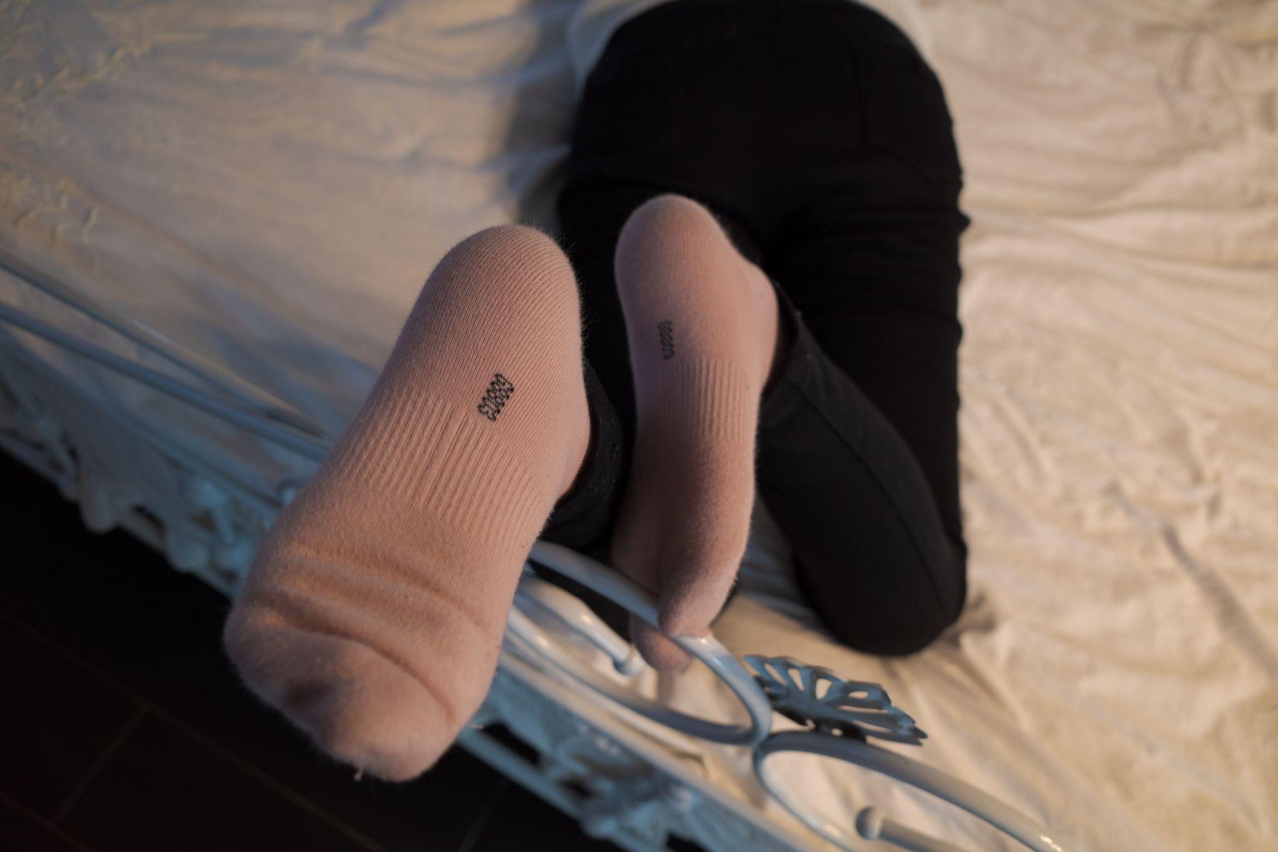 森萝财团 随拍-002 小香 灰丝80D [92P]插图5