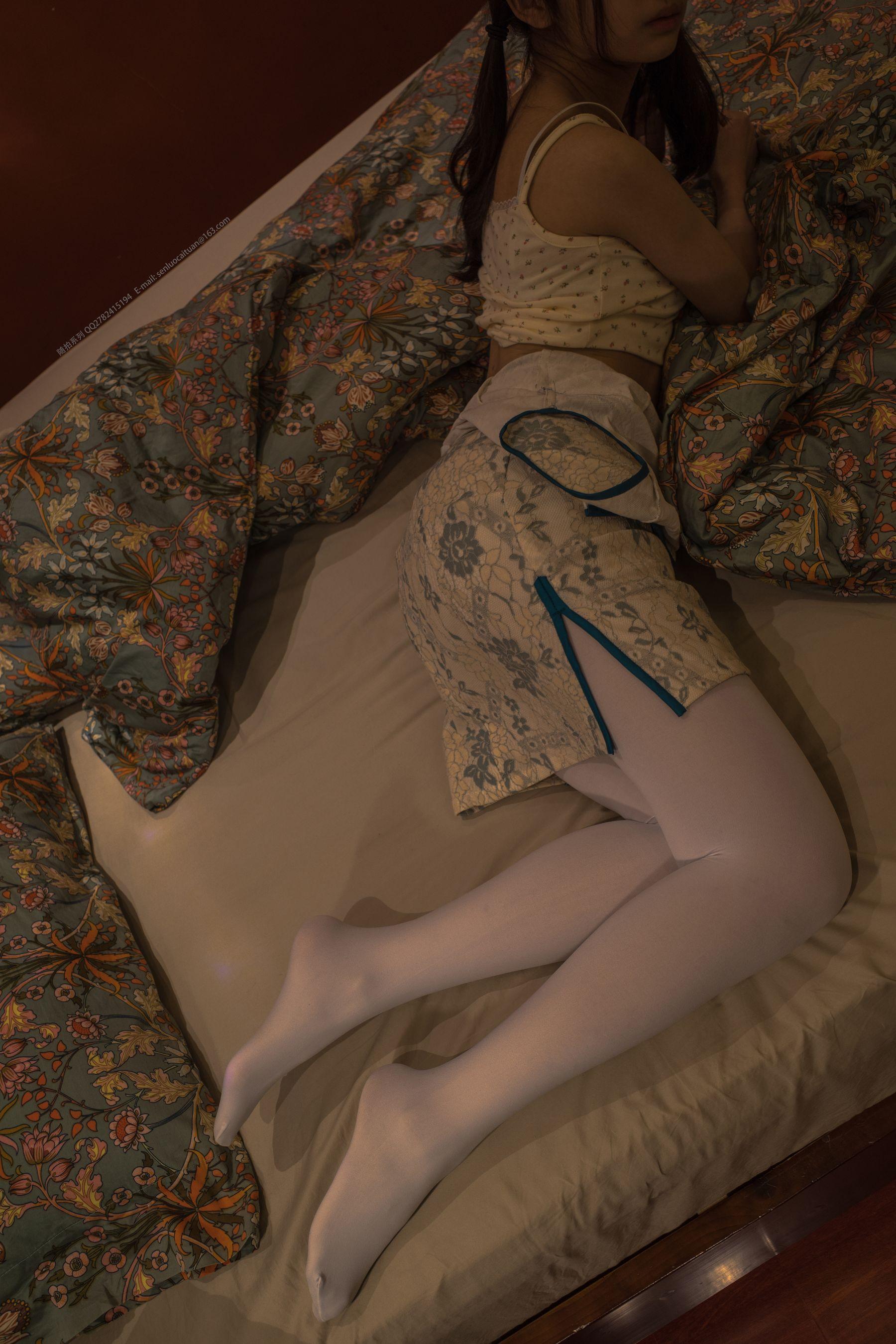 森萝财团 随拍-001 小香 白丝80D [77P]插图2