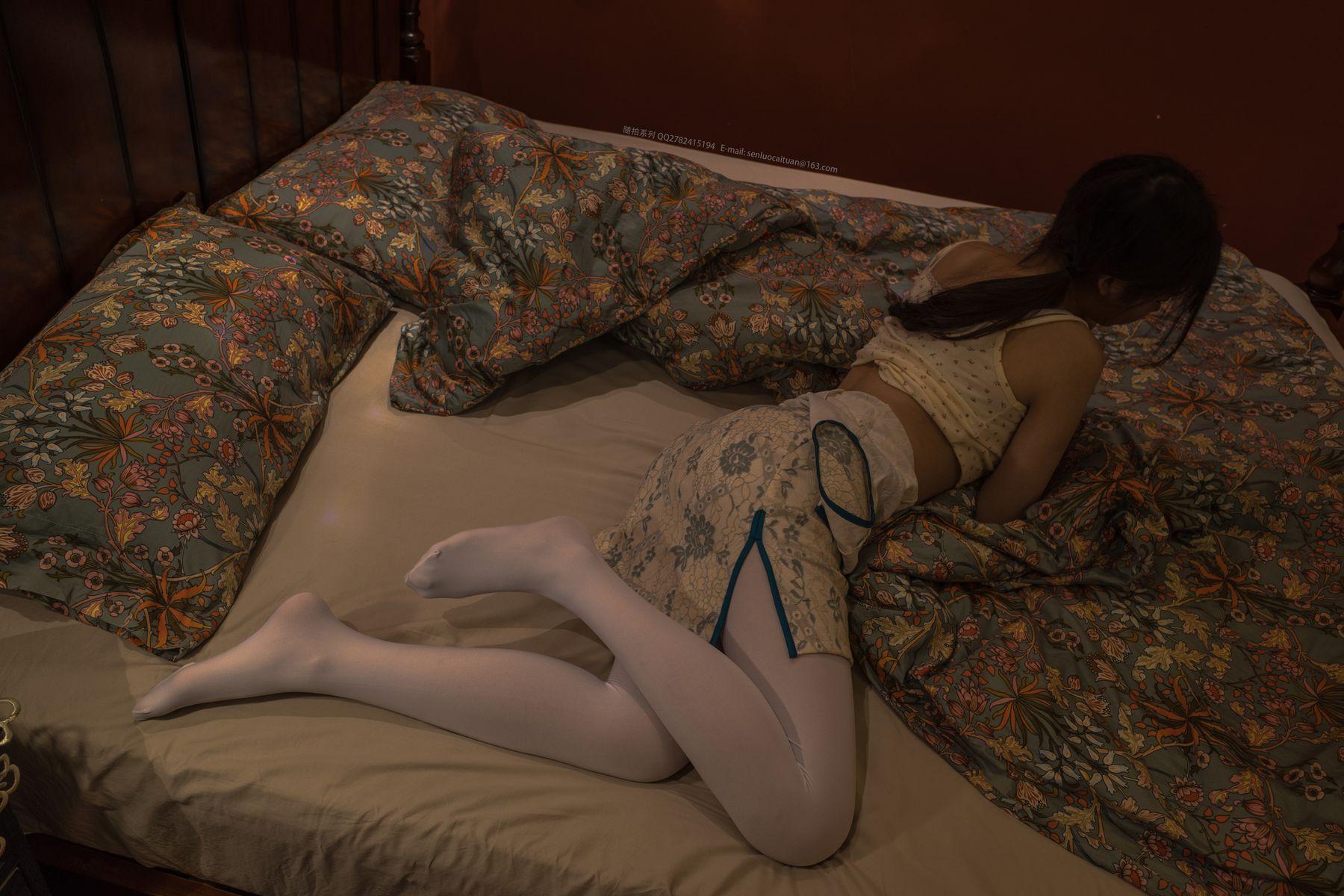 森萝财团 随拍-001 小香 白丝80D [77P]插图3