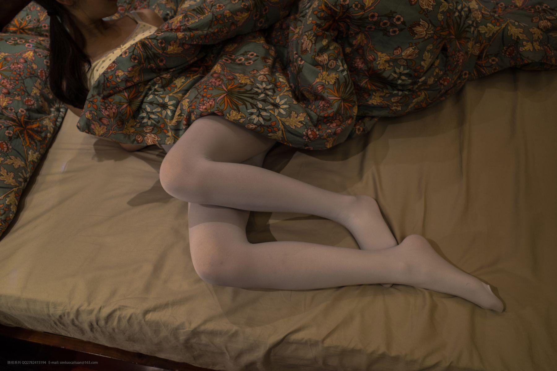 森萝财团 随拍-001 小香 白丝80D [77P]插图7